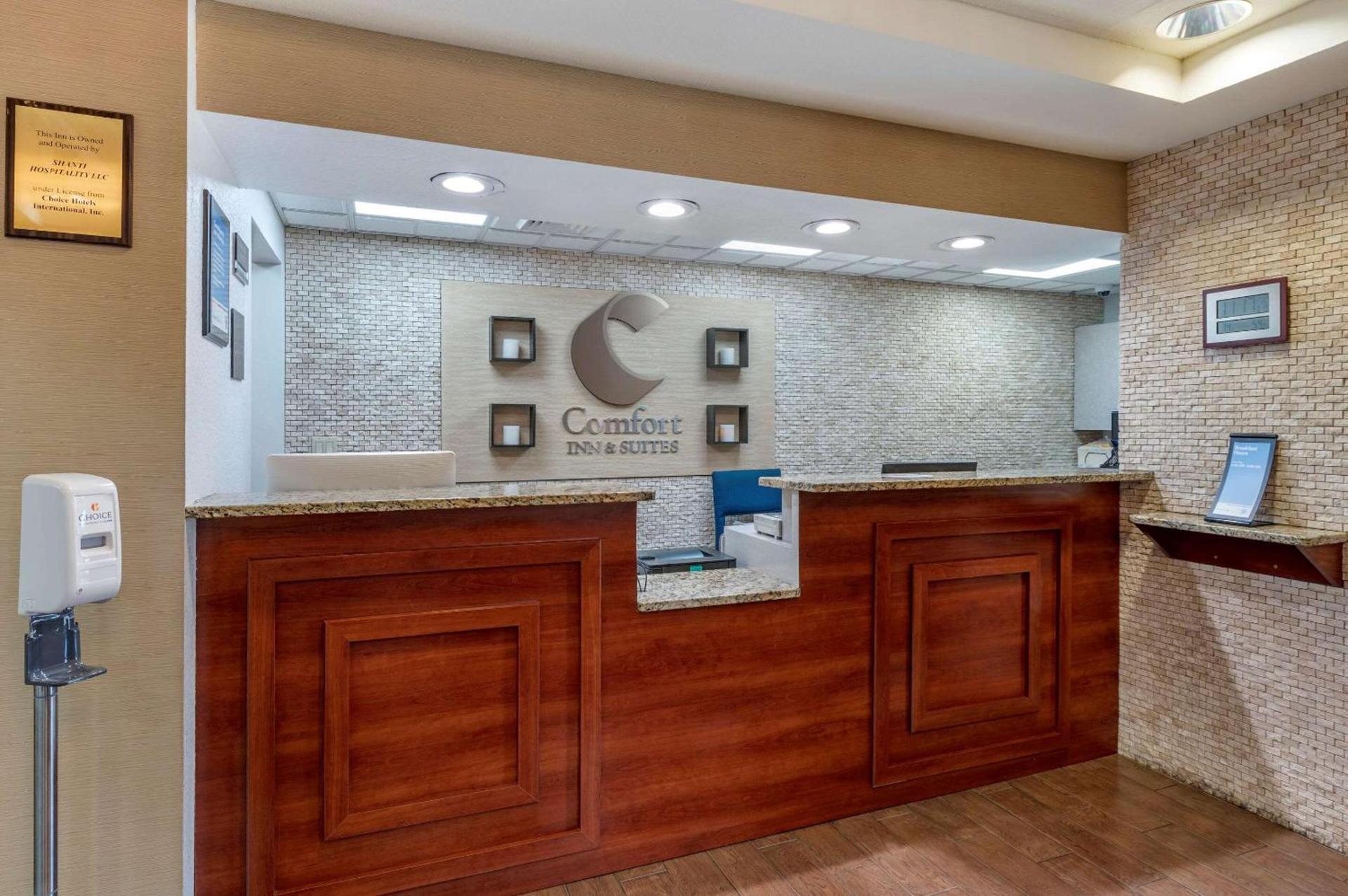 Comfort Inn & Suites Dayton Northwest - Englewood photo 3