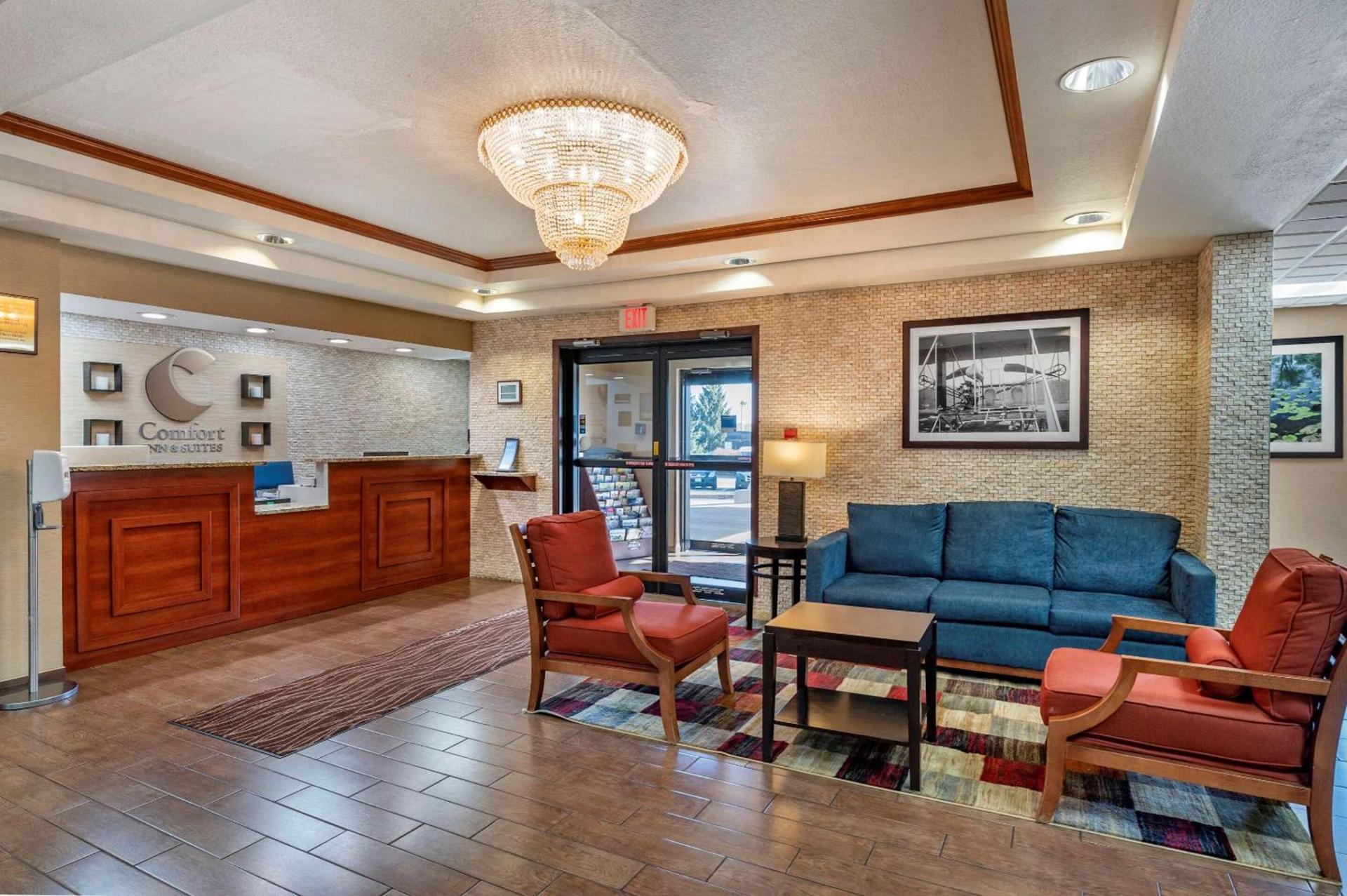 Comfort Inn & Suites Dayton Northwest - Englewood photo 4