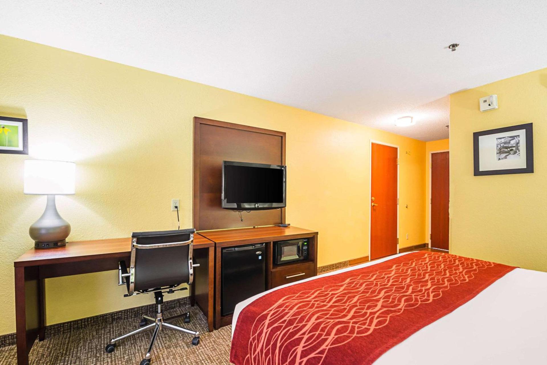 Comfort Inn & Suites Dayton Northwest - Englewood photo 6