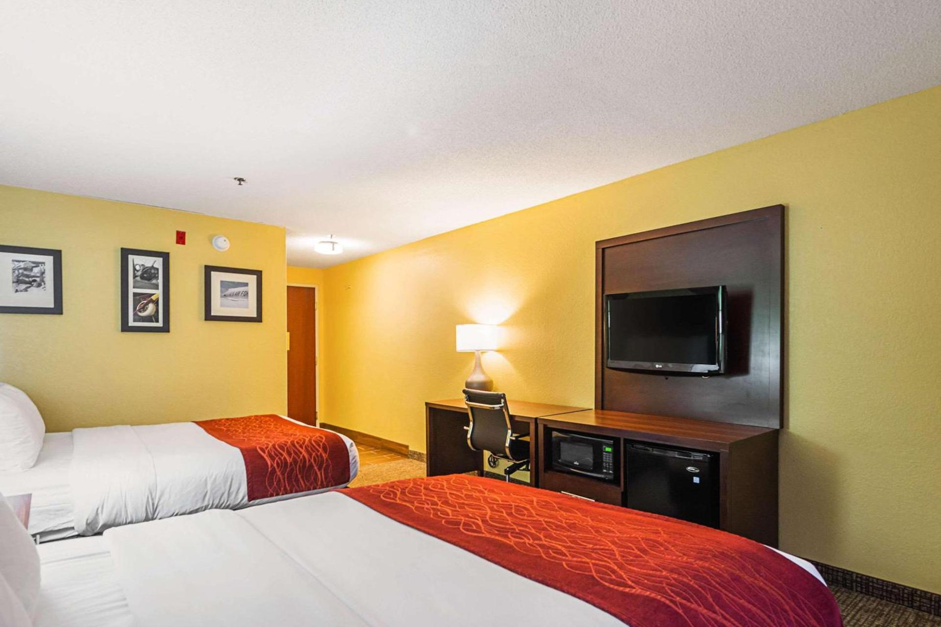 Comfort Inn & Suites Dayton Northwest - Englewood photo 8