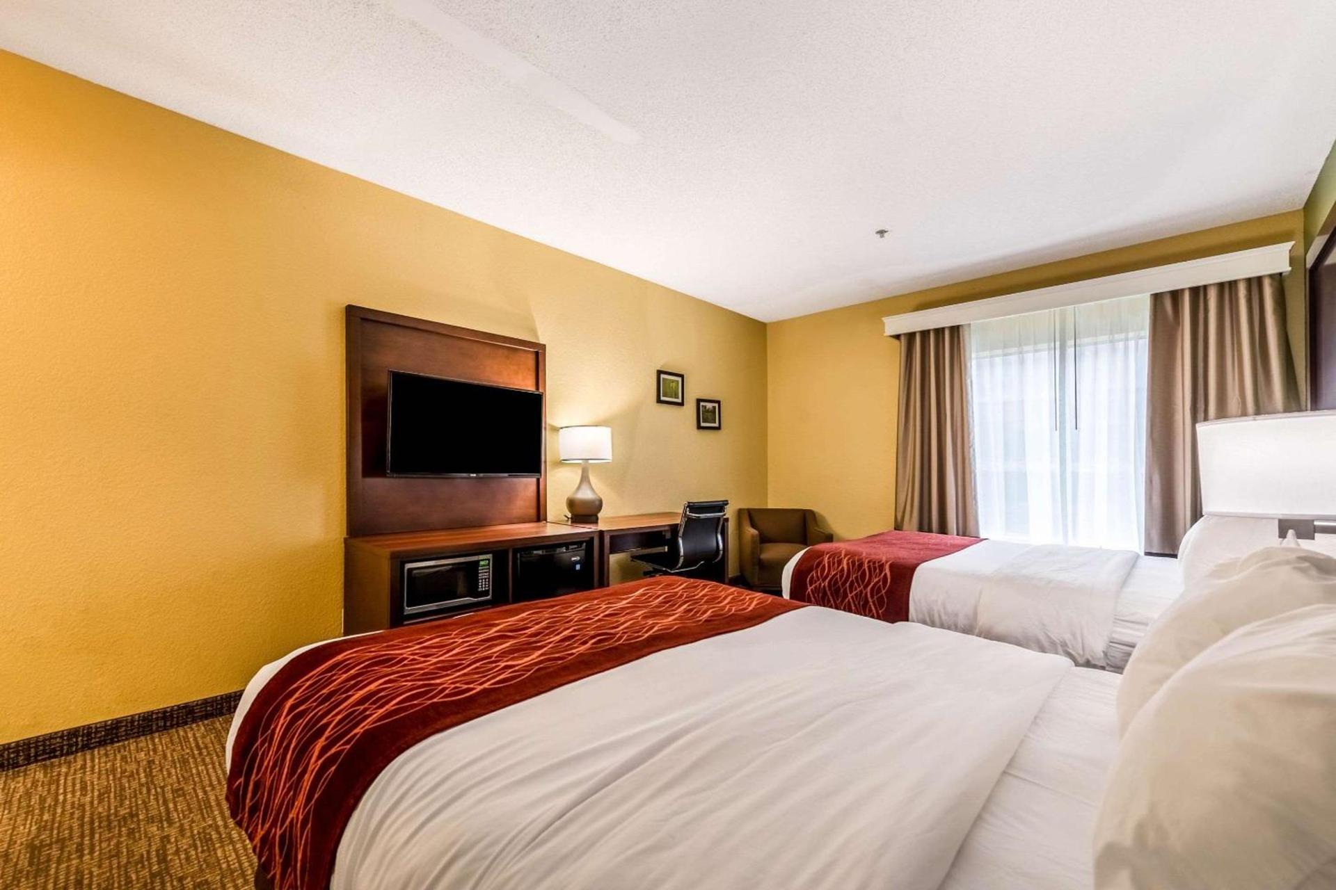 Comfort Inn & Suites Dayton Northwest - Englewood photo 10