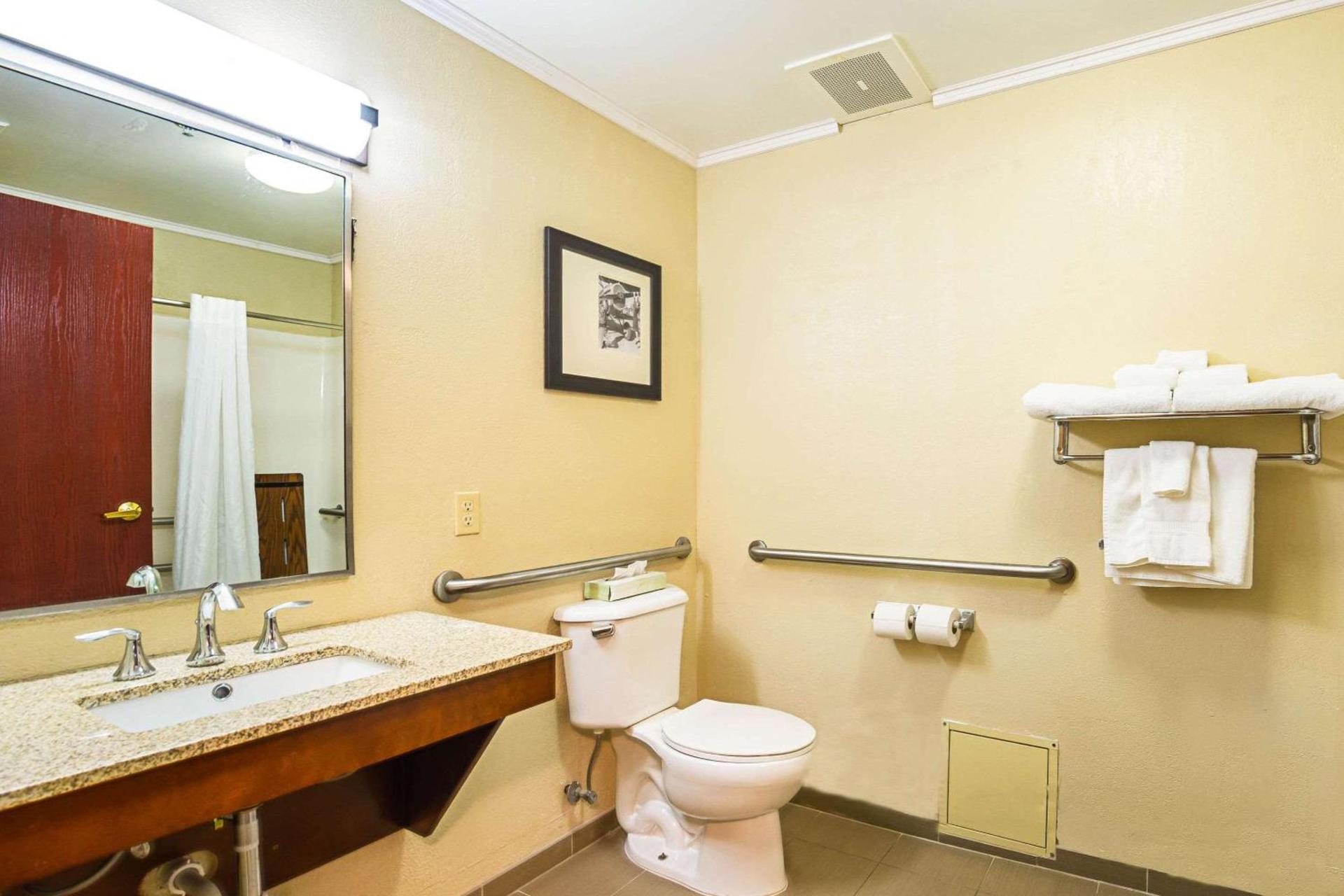 Comfort Inn & Suites Dayton Northwest - Englewood photo 20