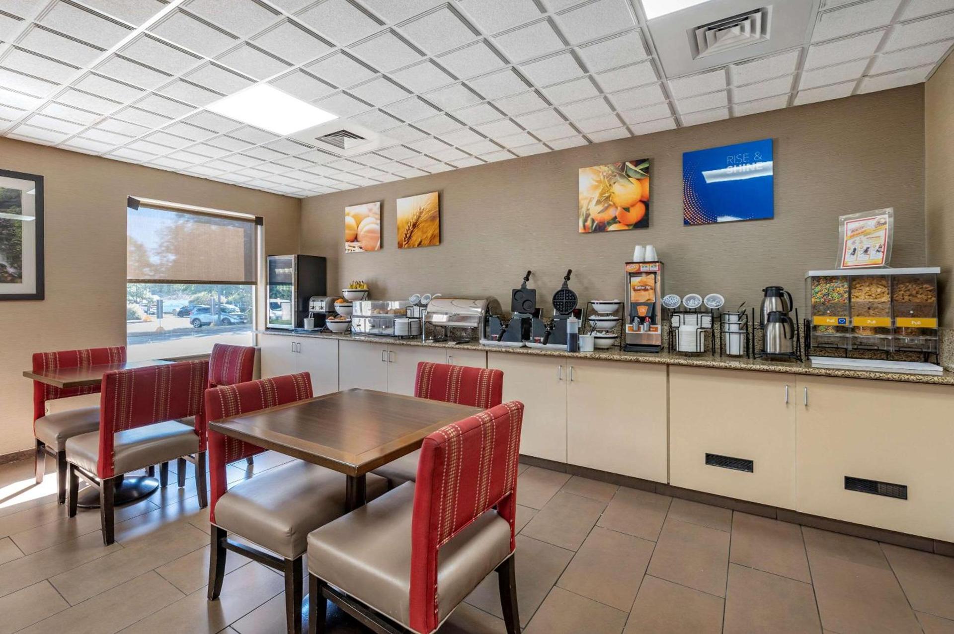Comfort Inn & Suites Dayton Northwest - Englewood photo 28
