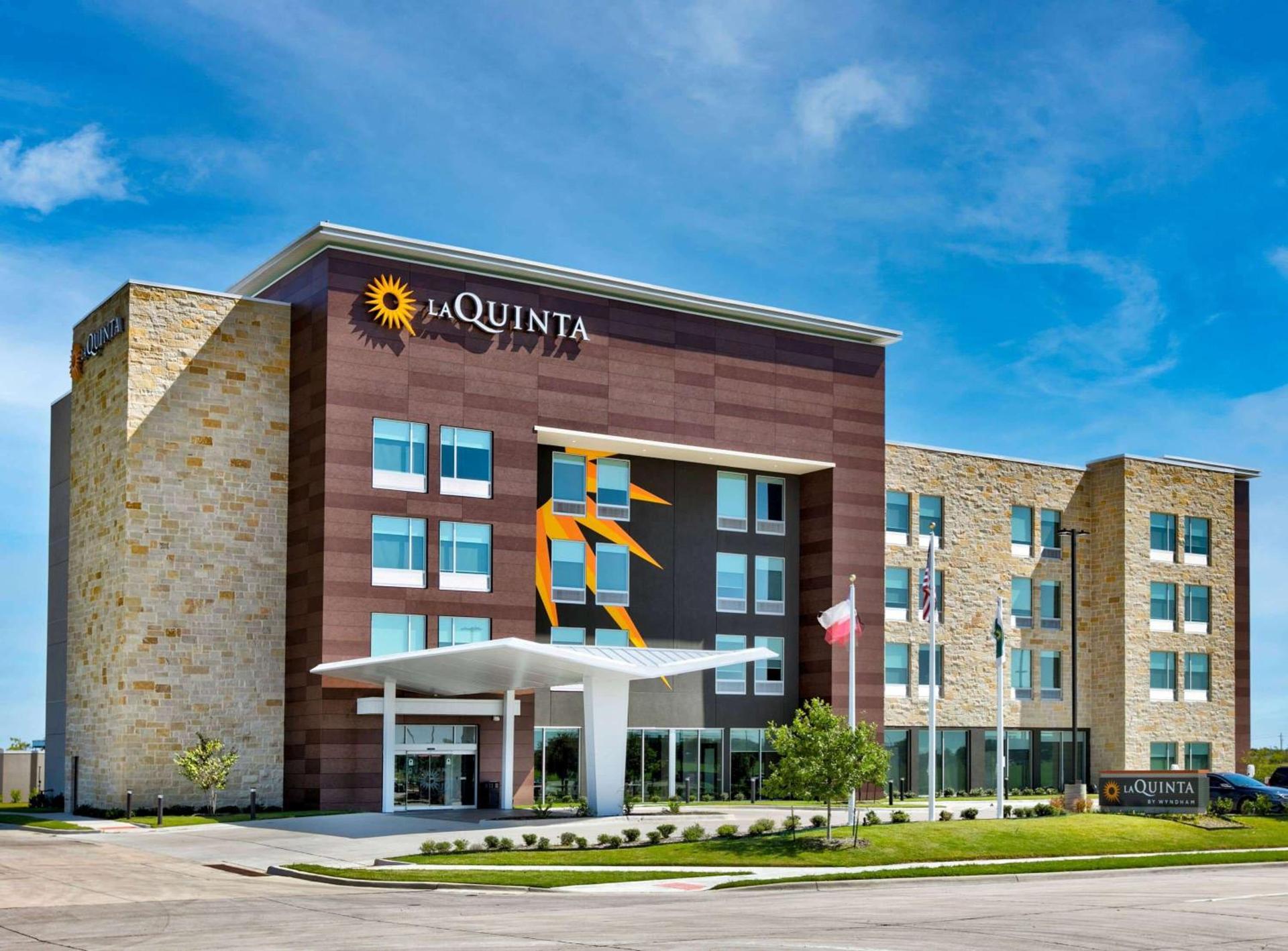 La Quinta Inn & Suites by Wyndham Terrell — hotel in Terrell