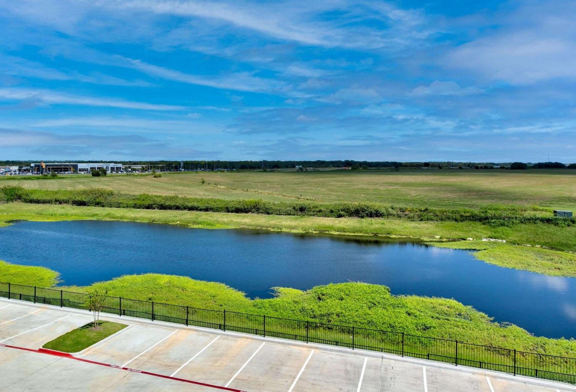 La Quinta Inn & Suites by Wyndham Terrell photo 3