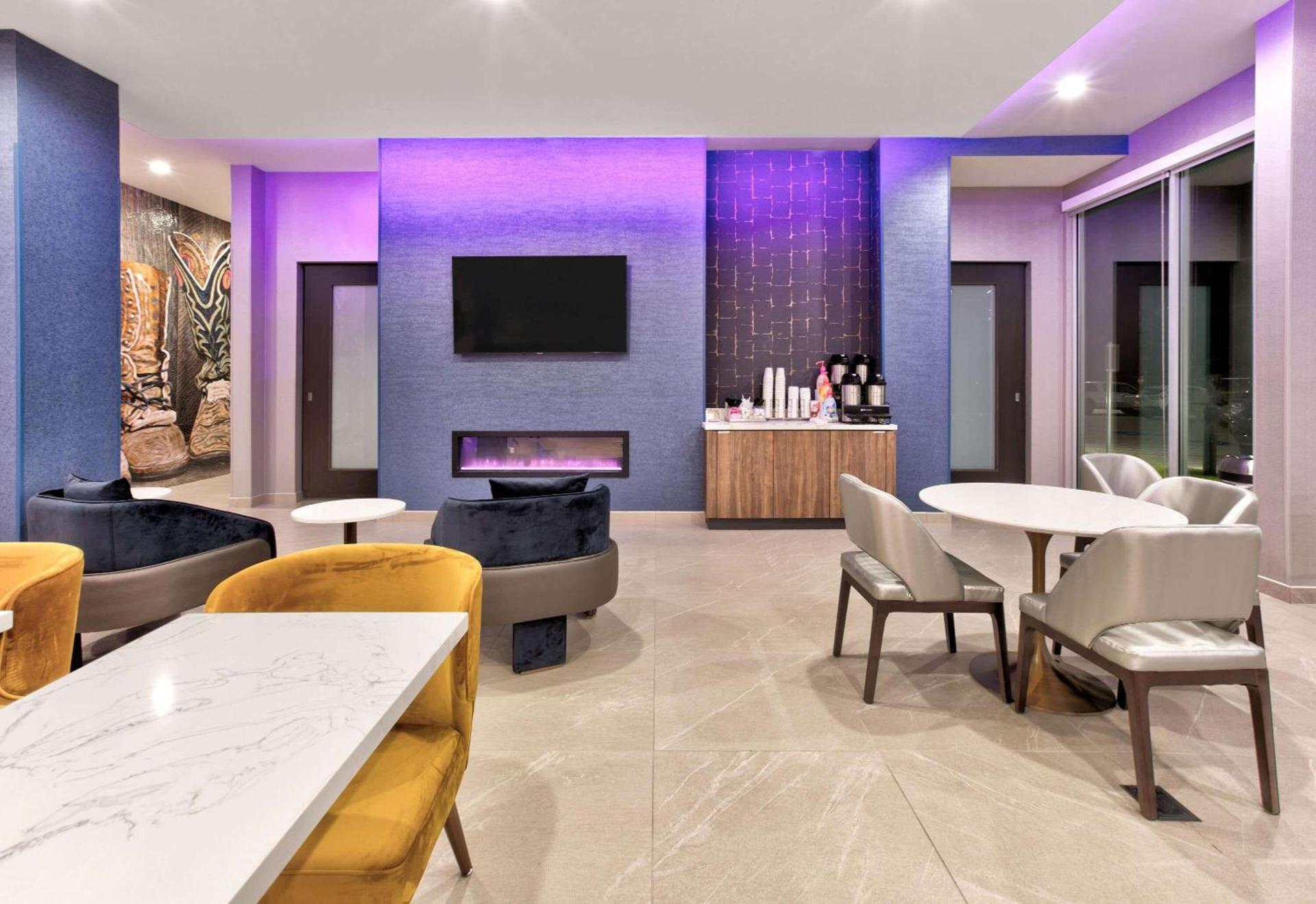 La Quinta Inn & Suites by Wyndham Terrell photo 8