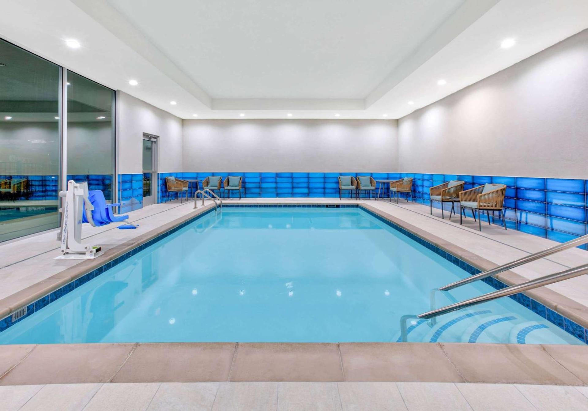 La Quinta Inn & Suites by Wyndham Terrell photo 9