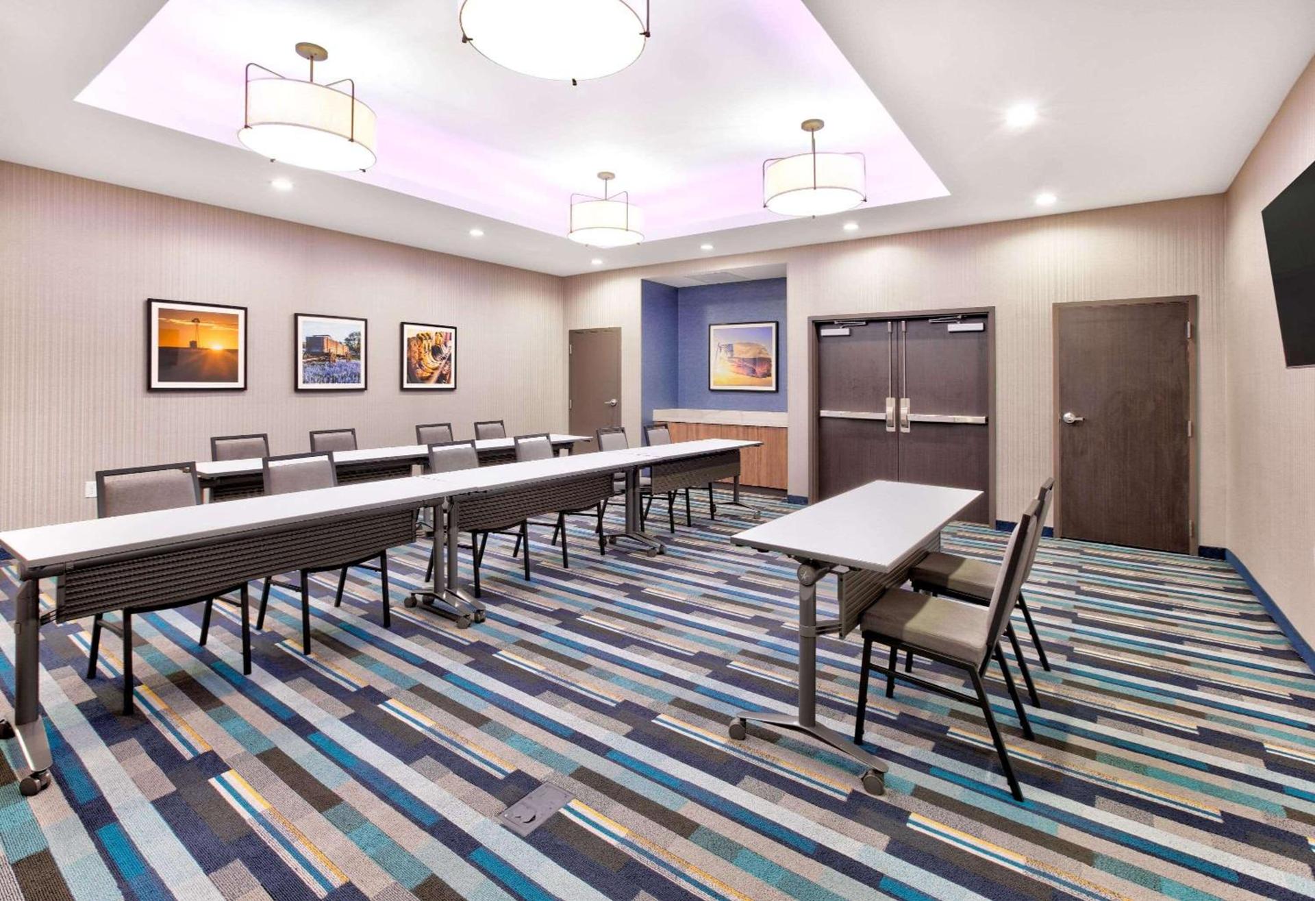 La Quinta Inn & Suites by Wyndham Terrell photo 30