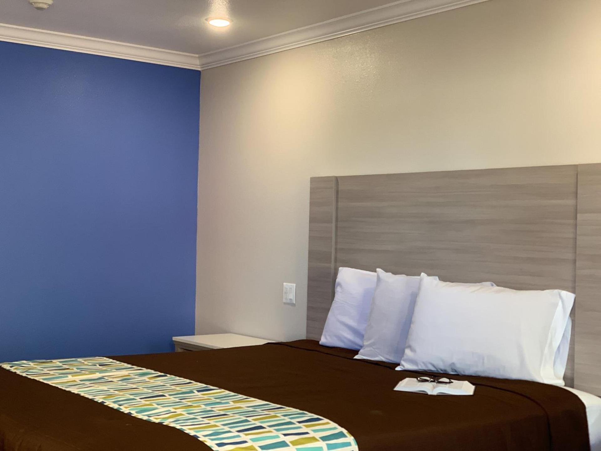 Mojave Inn photo 8