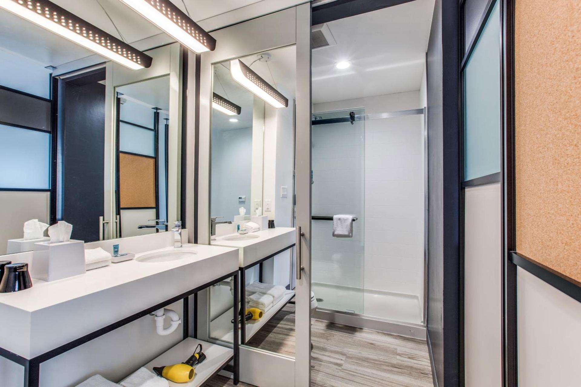 Aloft by Marriott Dallas Arlington Entertainment District photo 15
