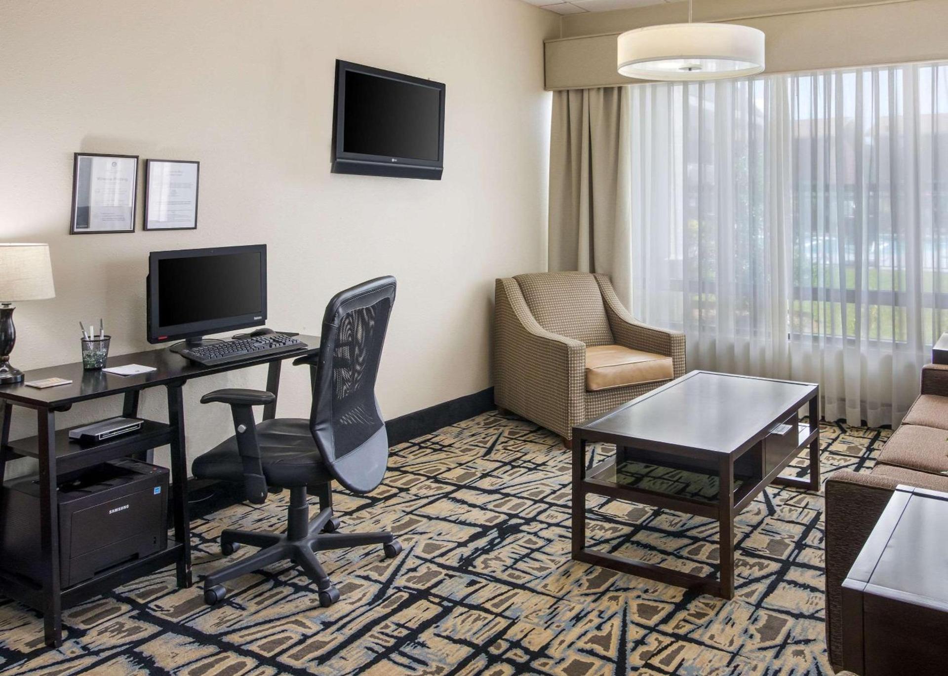 Clarion Inn Cleveland near University photo 32
