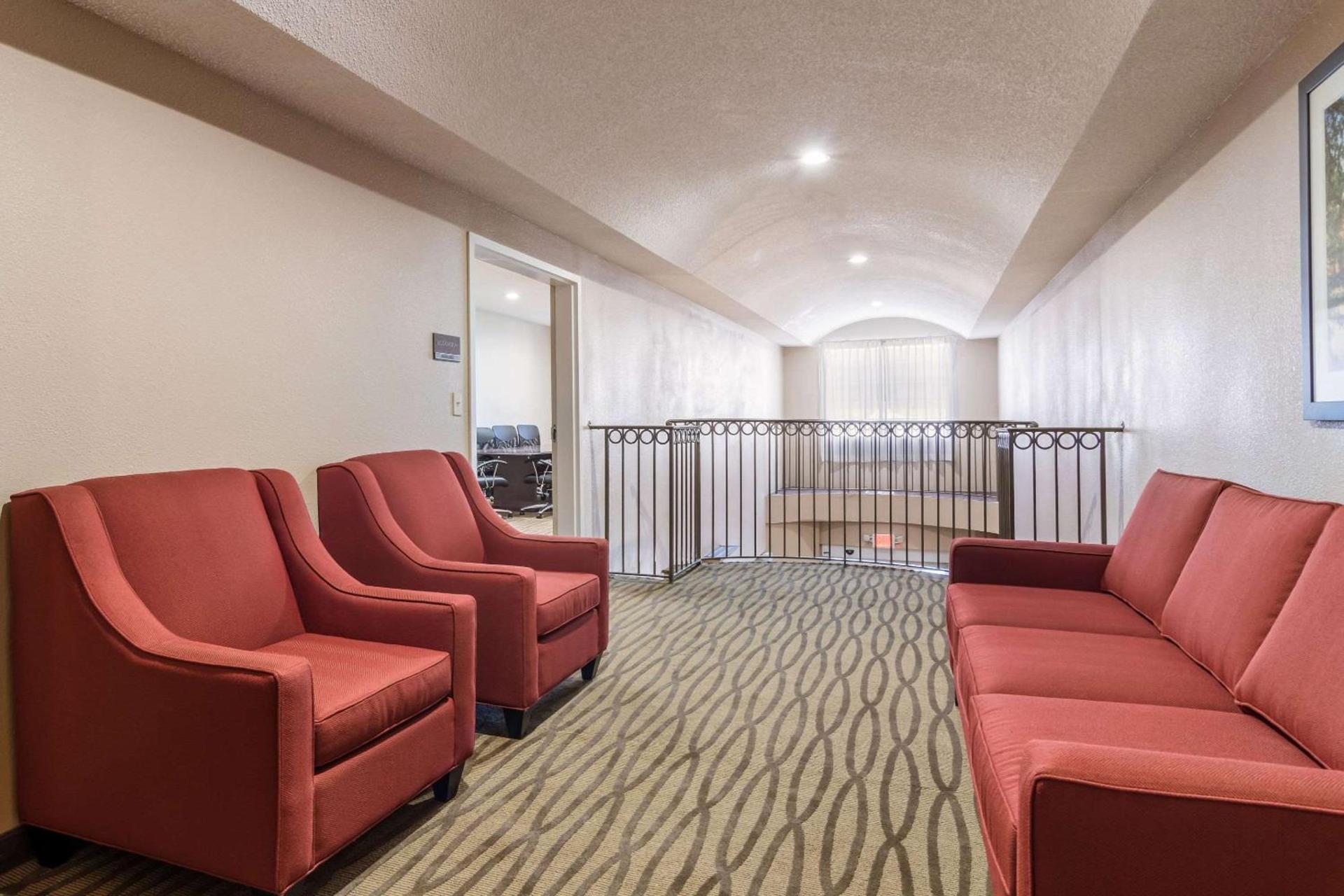 Comfort Suites Eufaula North photo 33