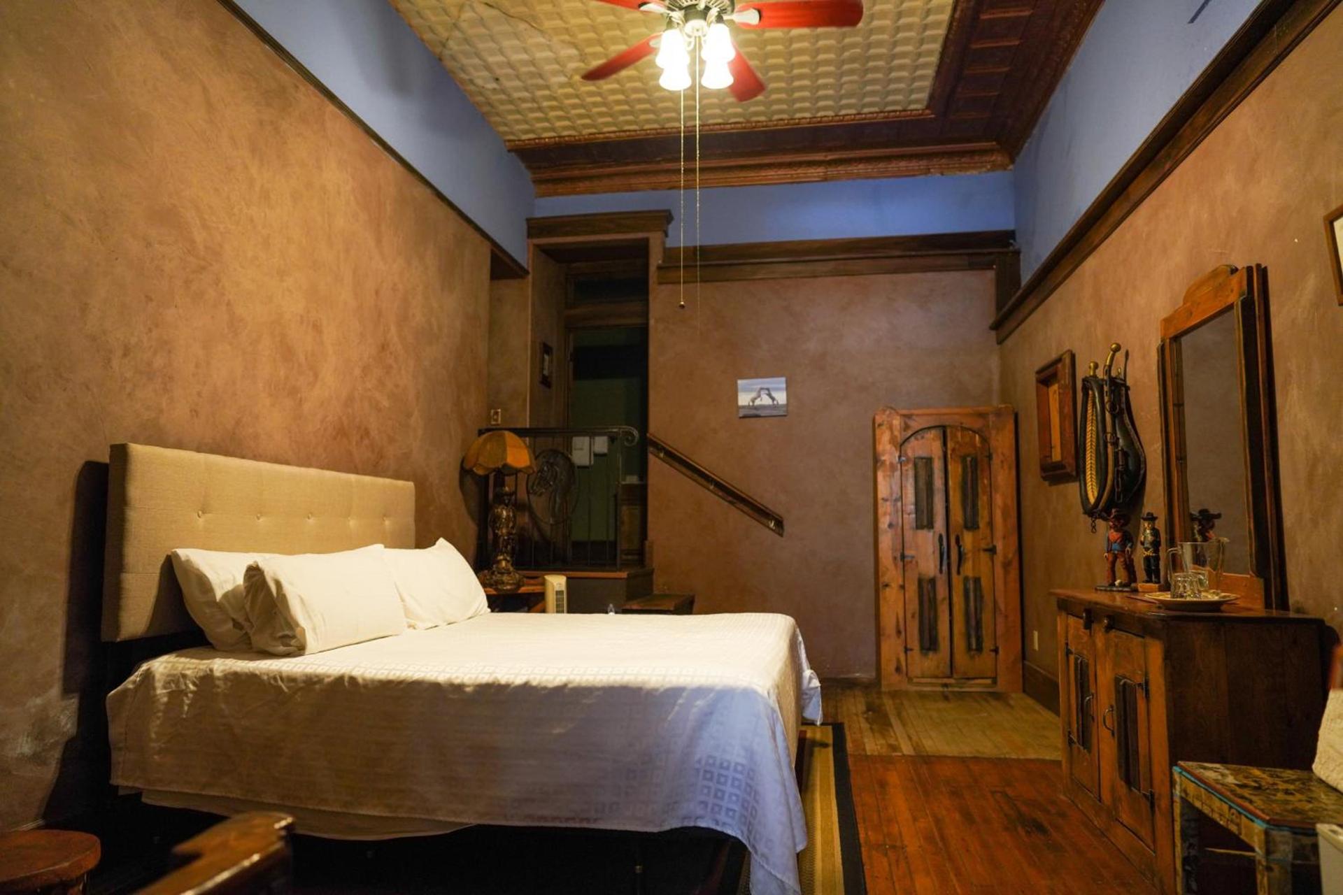 Bisbee Grand Hotel, Saloon, and Music Venue photo 3