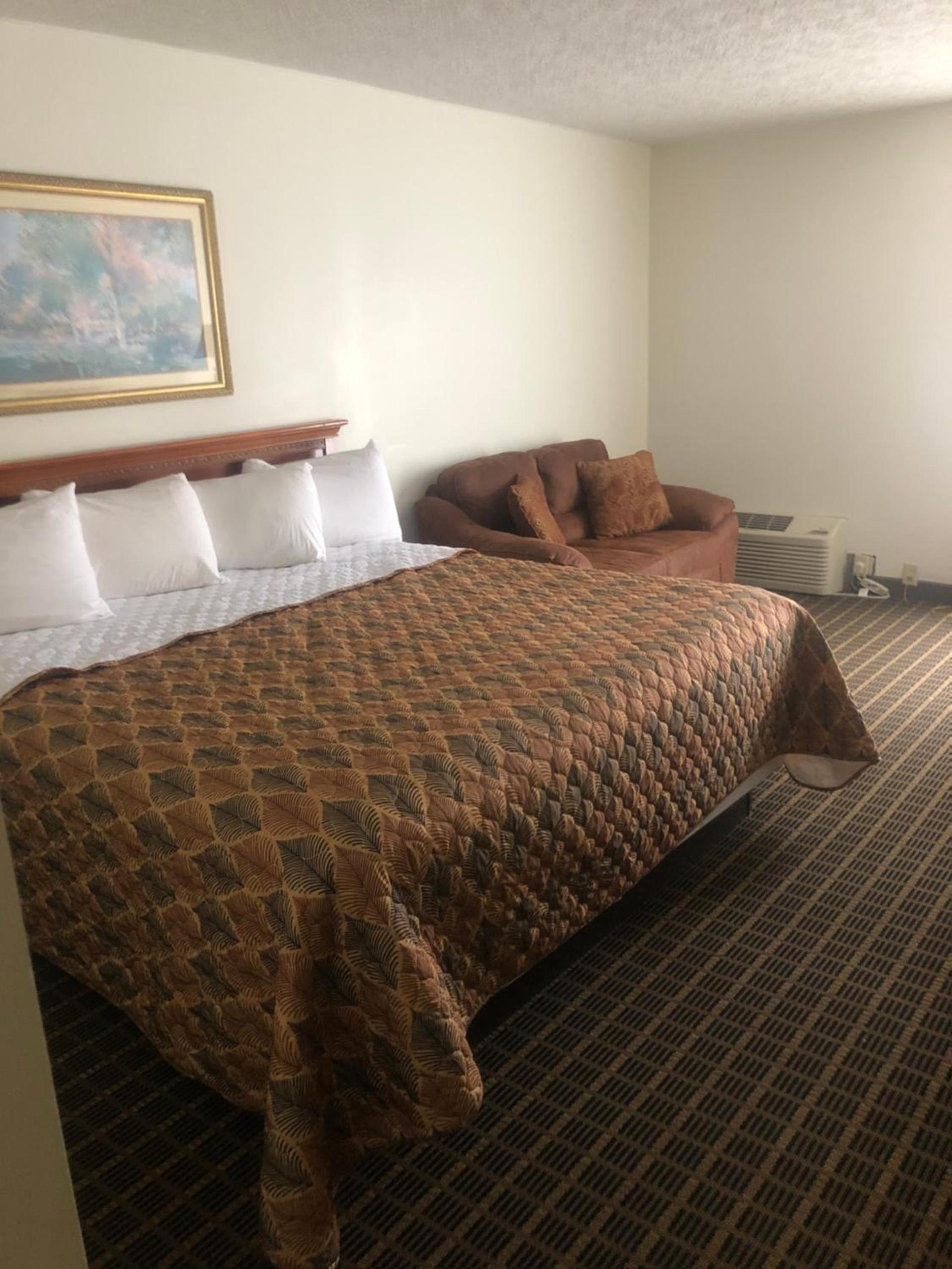 Red Roof Inn Cambridge, OH photo 18