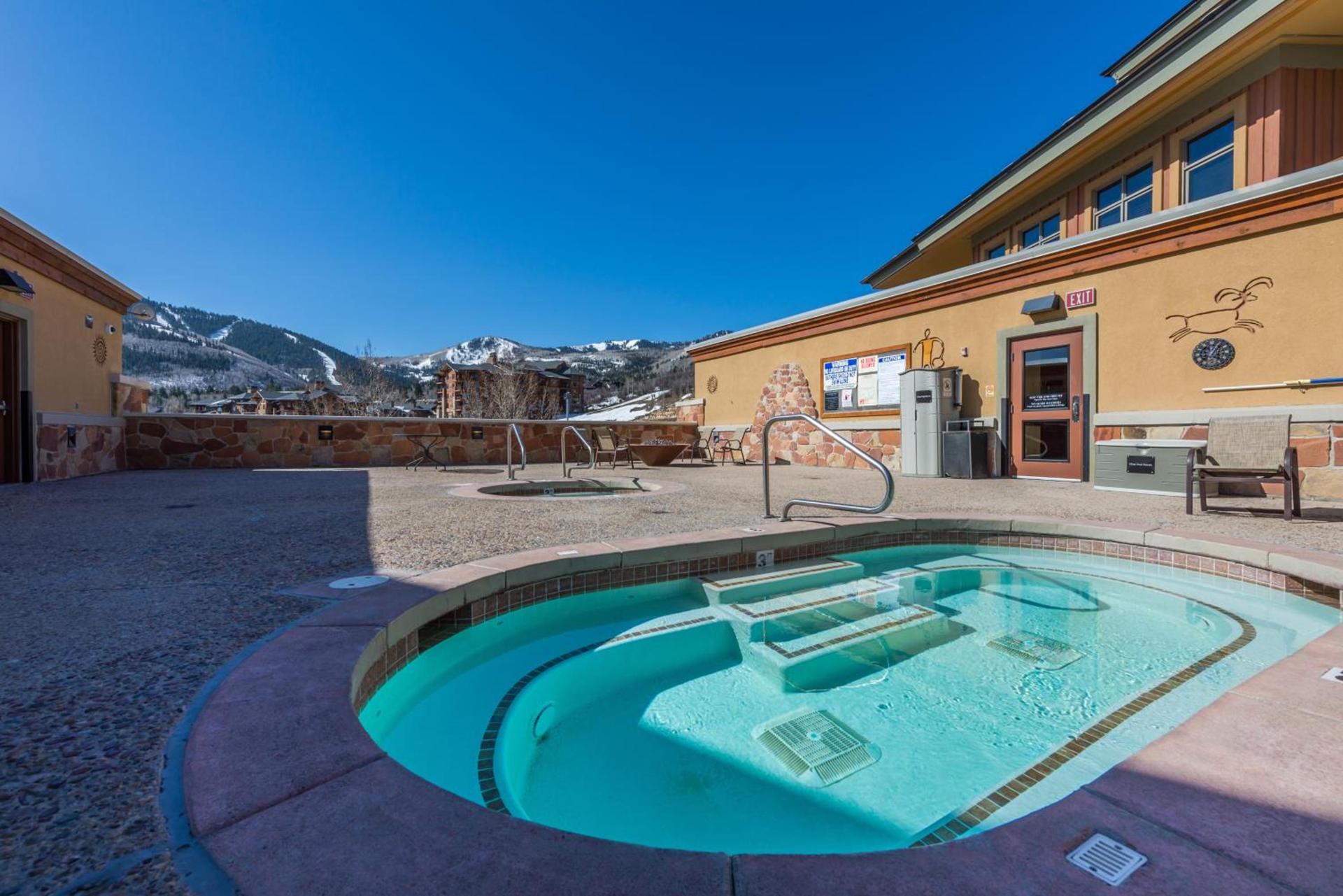 Luxurious Hotel Room at Ski-in Ski-out resort photo 12