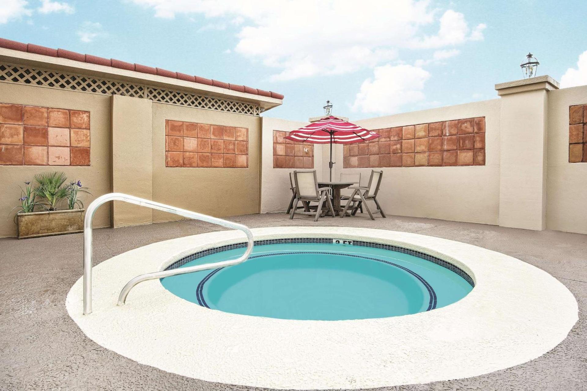 La Quinta by Wyndham Laredo Airport photo 11