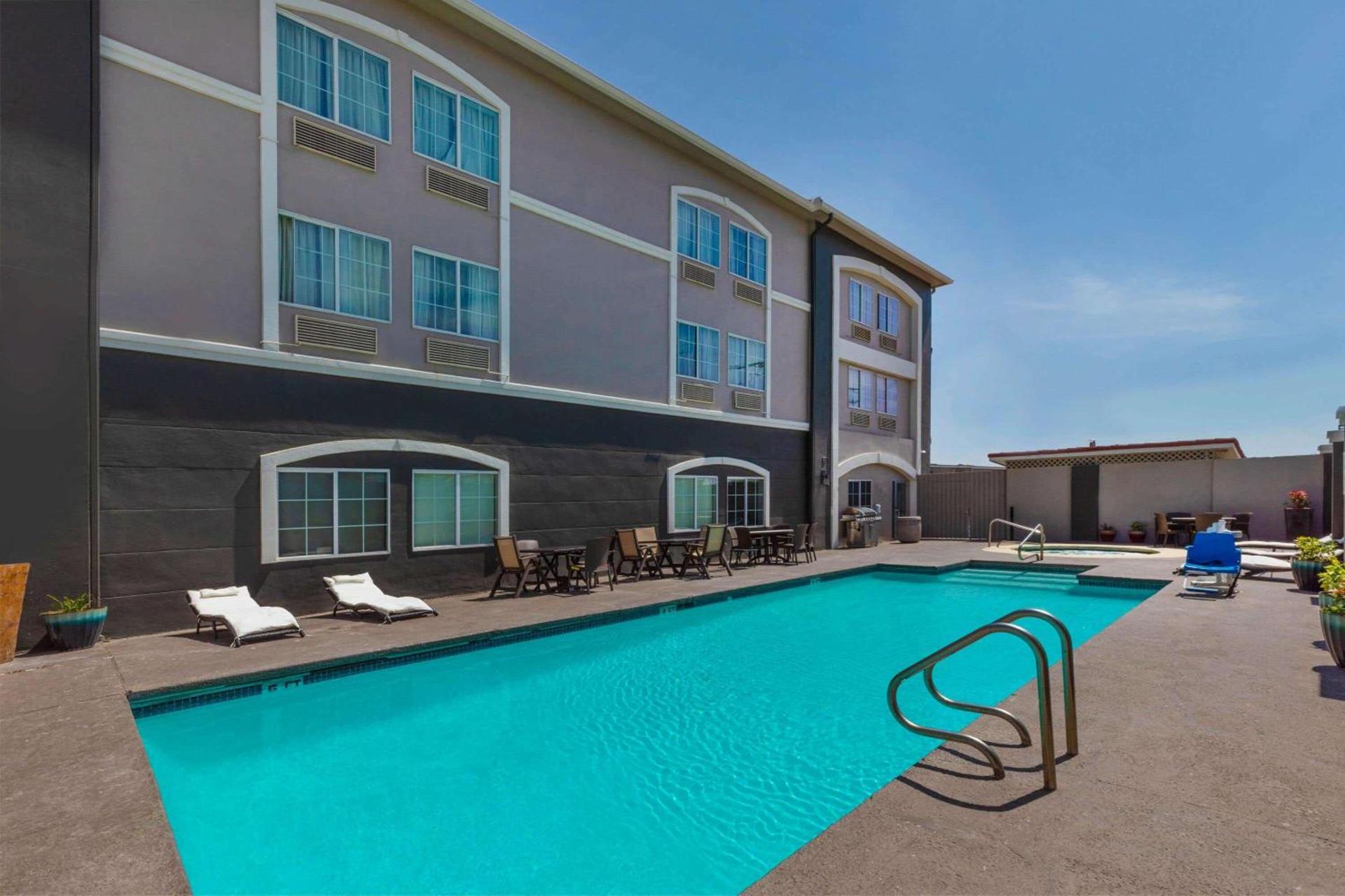 La Quinta by Wyndham Laredo Airport photo 13