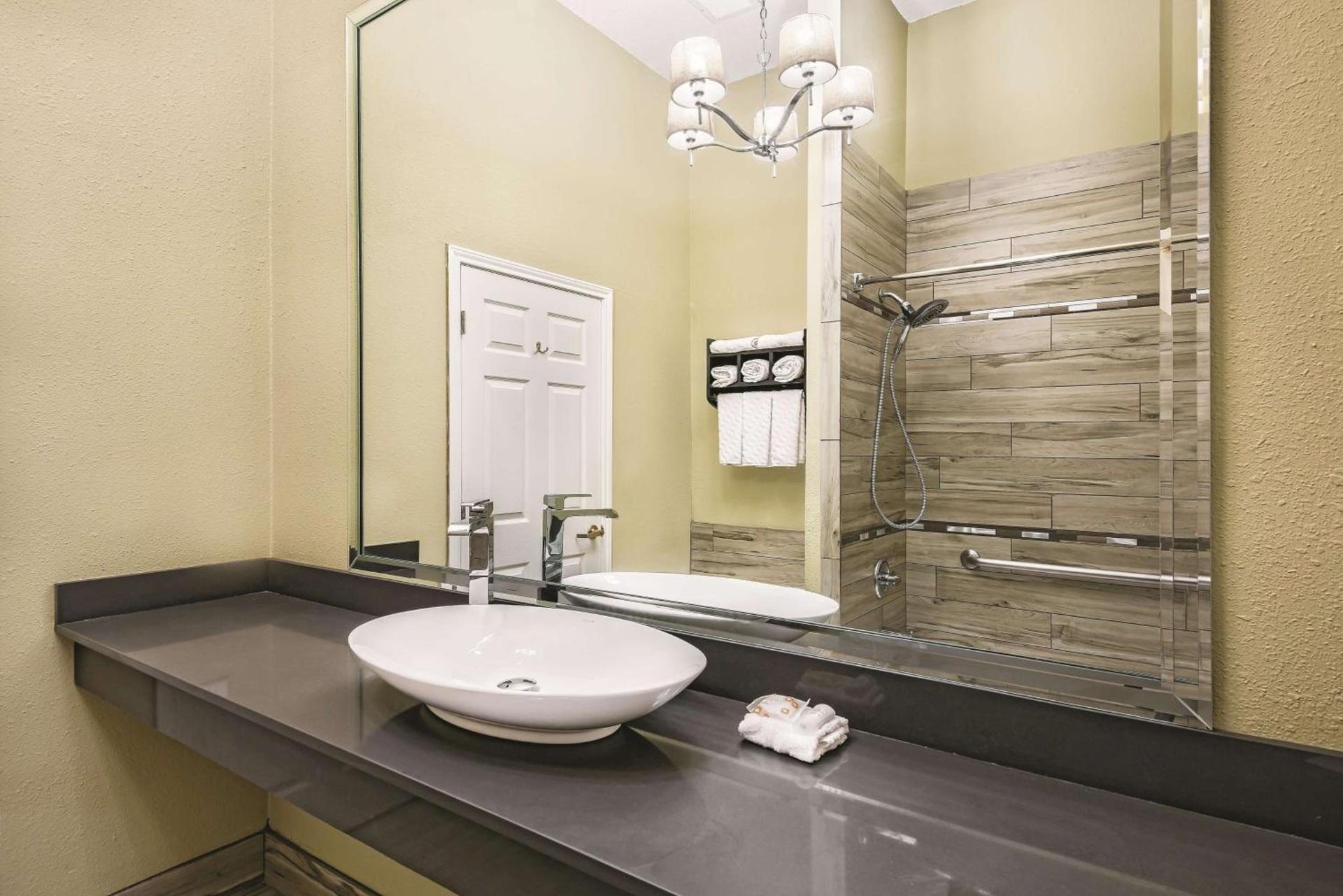 La Quinta by Wyndham Laredo Airport photo 17