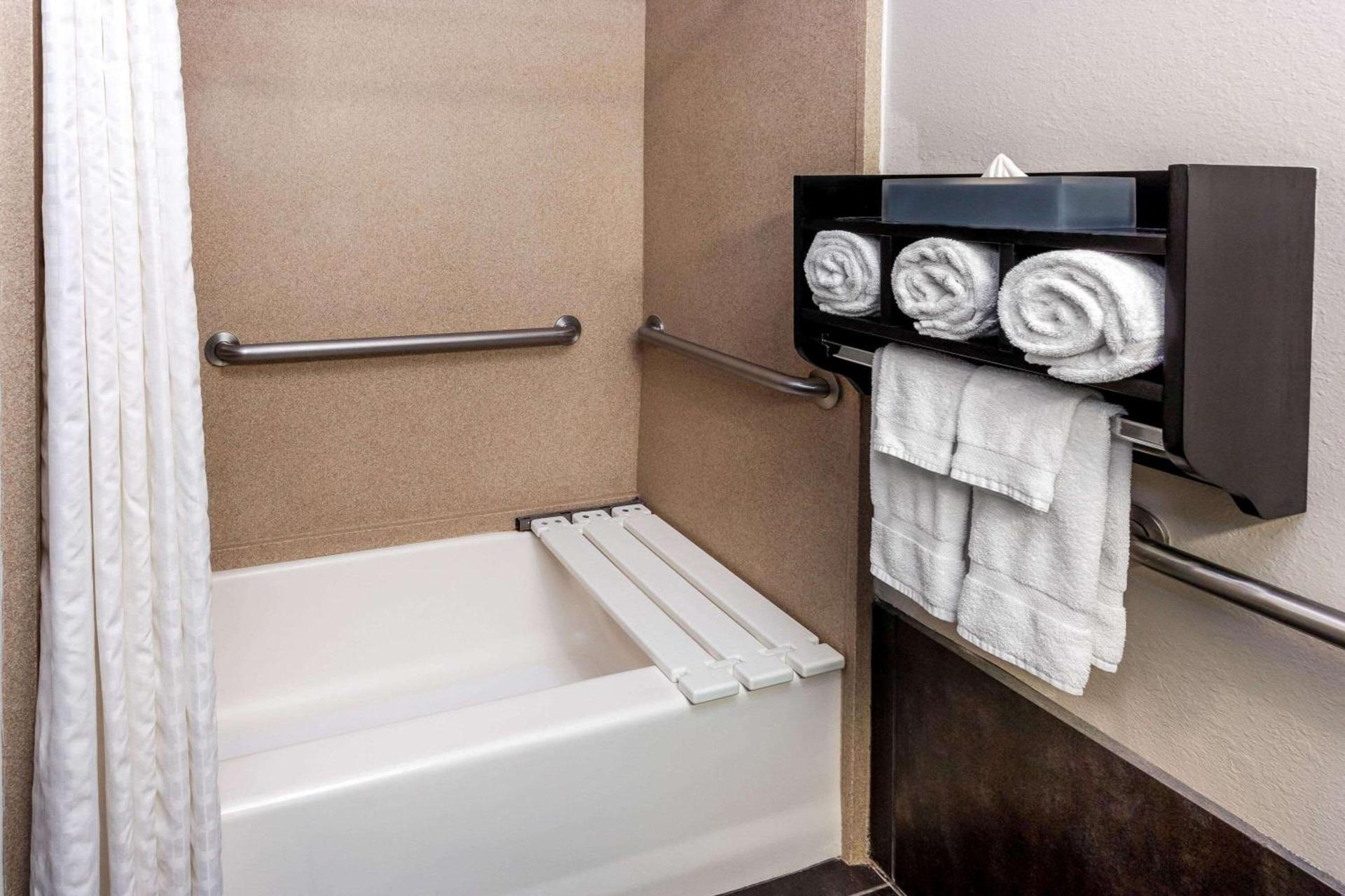 La Quinta by Wyndham Laredo Airport photo 21
