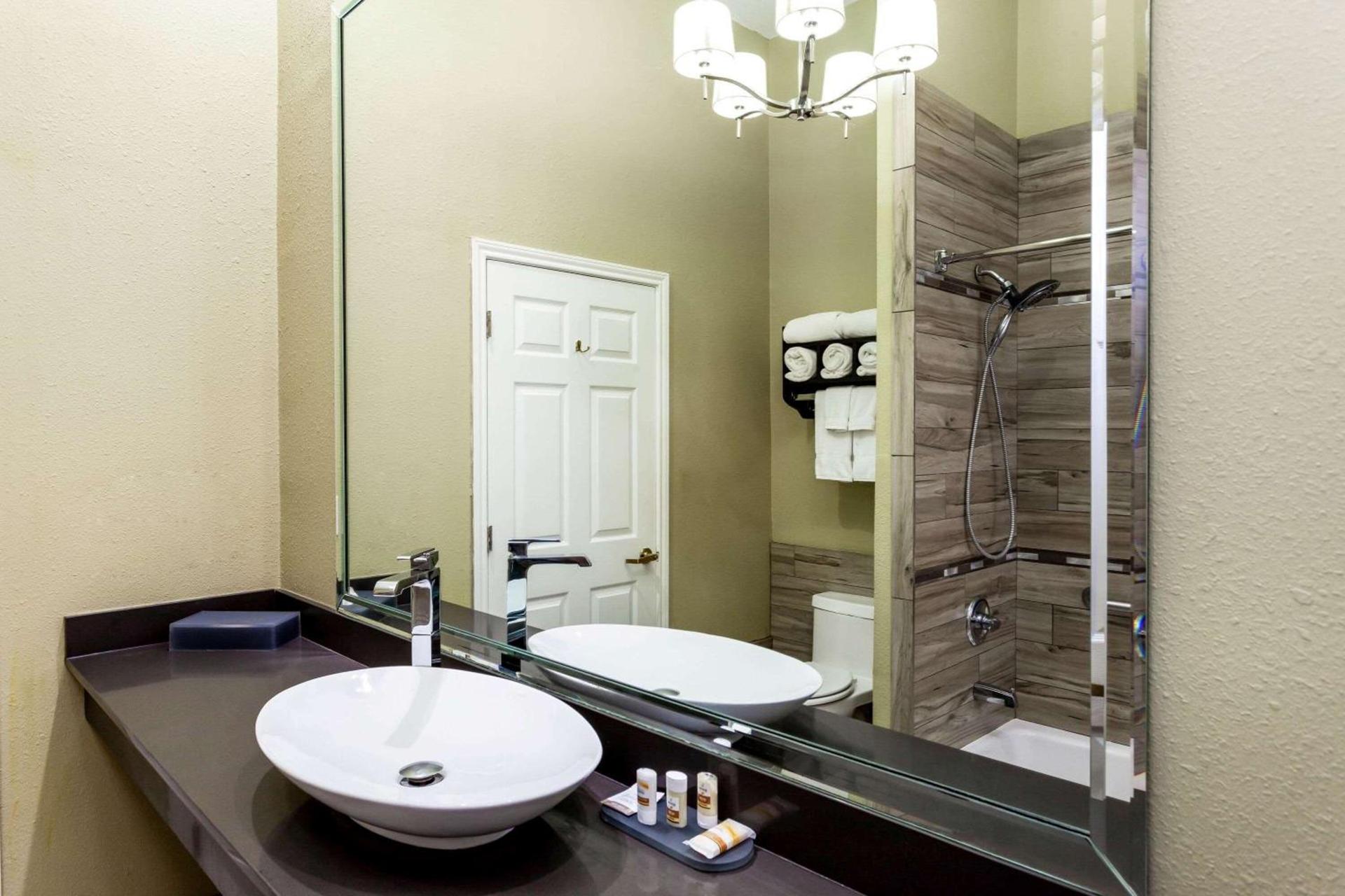 La Quinta by Wyndham Laredo Airport photo 30