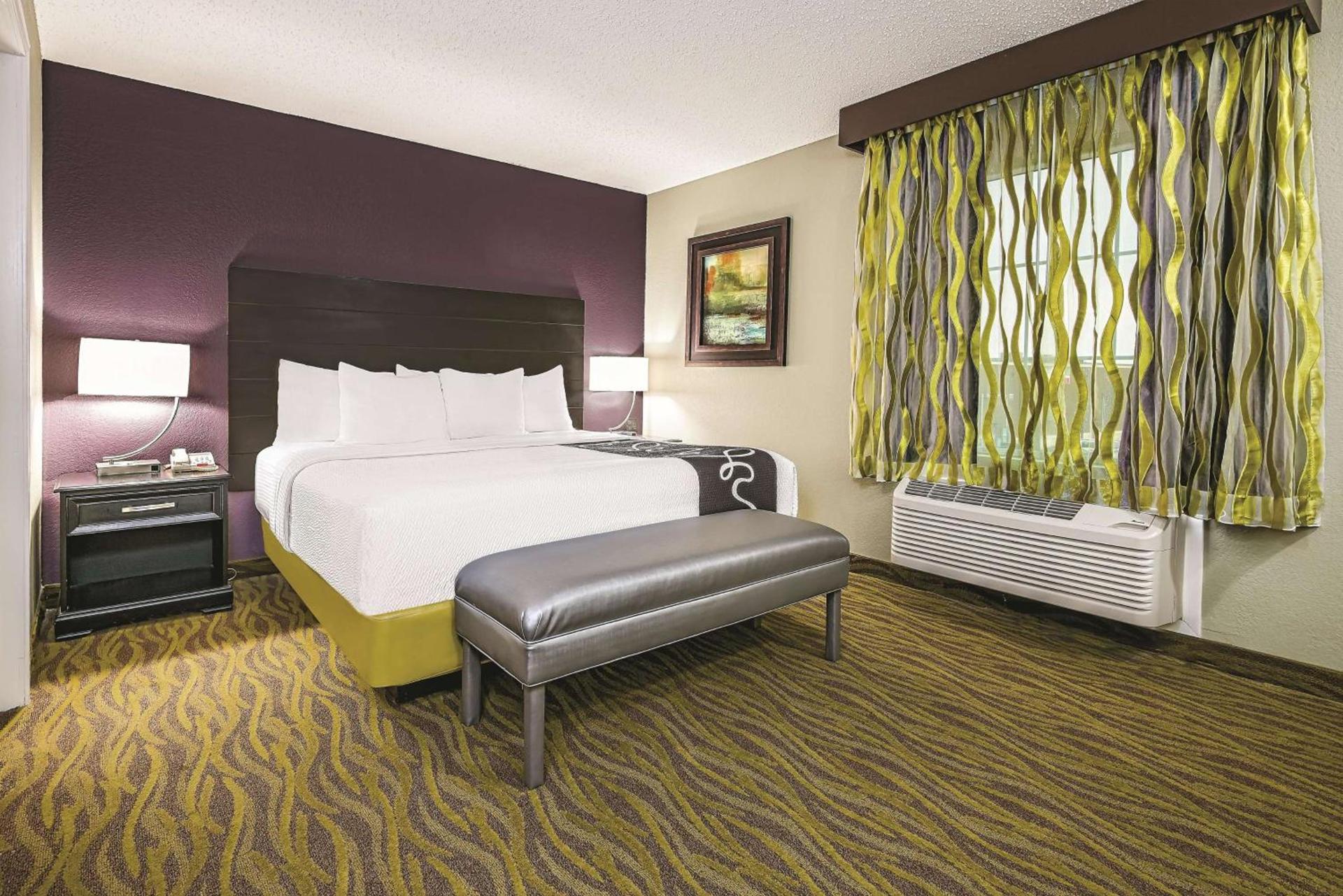 La Quinta by Wyndham Laredo Airport photo 32