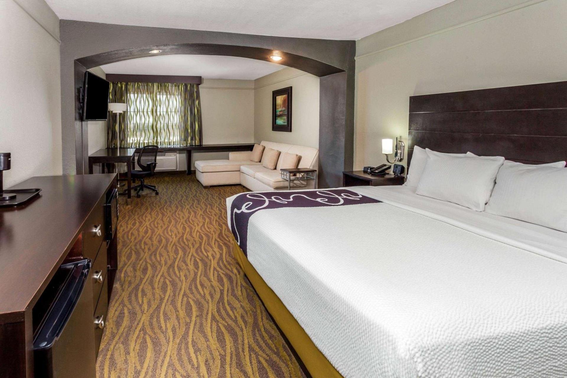 La Quinta by Wyndham Laredo Airport photo 33