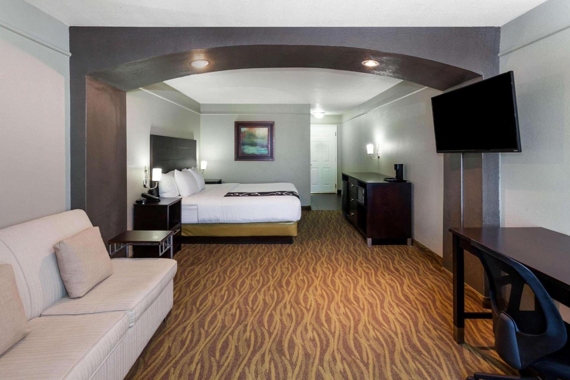 La Quinta by Wyndham Laredo Airport photo 34