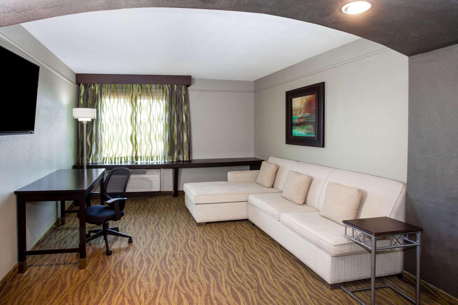 La Quinta by Wyndham Laredo Airport photo 4