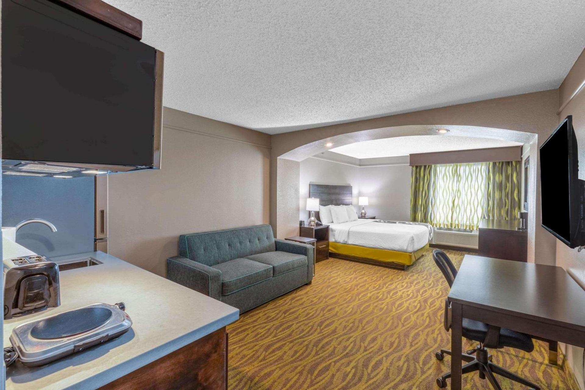 La Quinta by Wyndham Laredo Airport photo 39