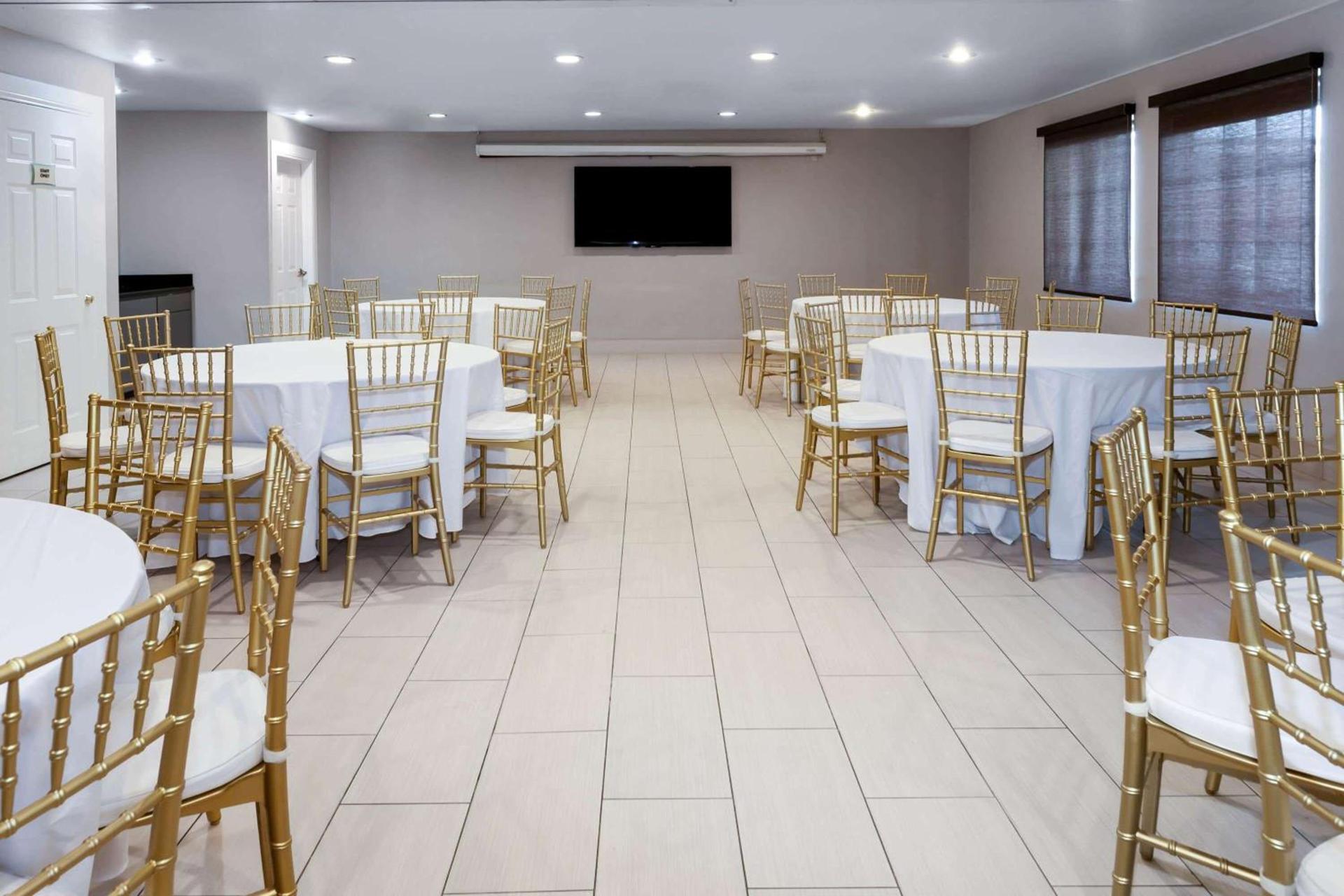 La Quinta by Wyndham Laredo Airport photo 40