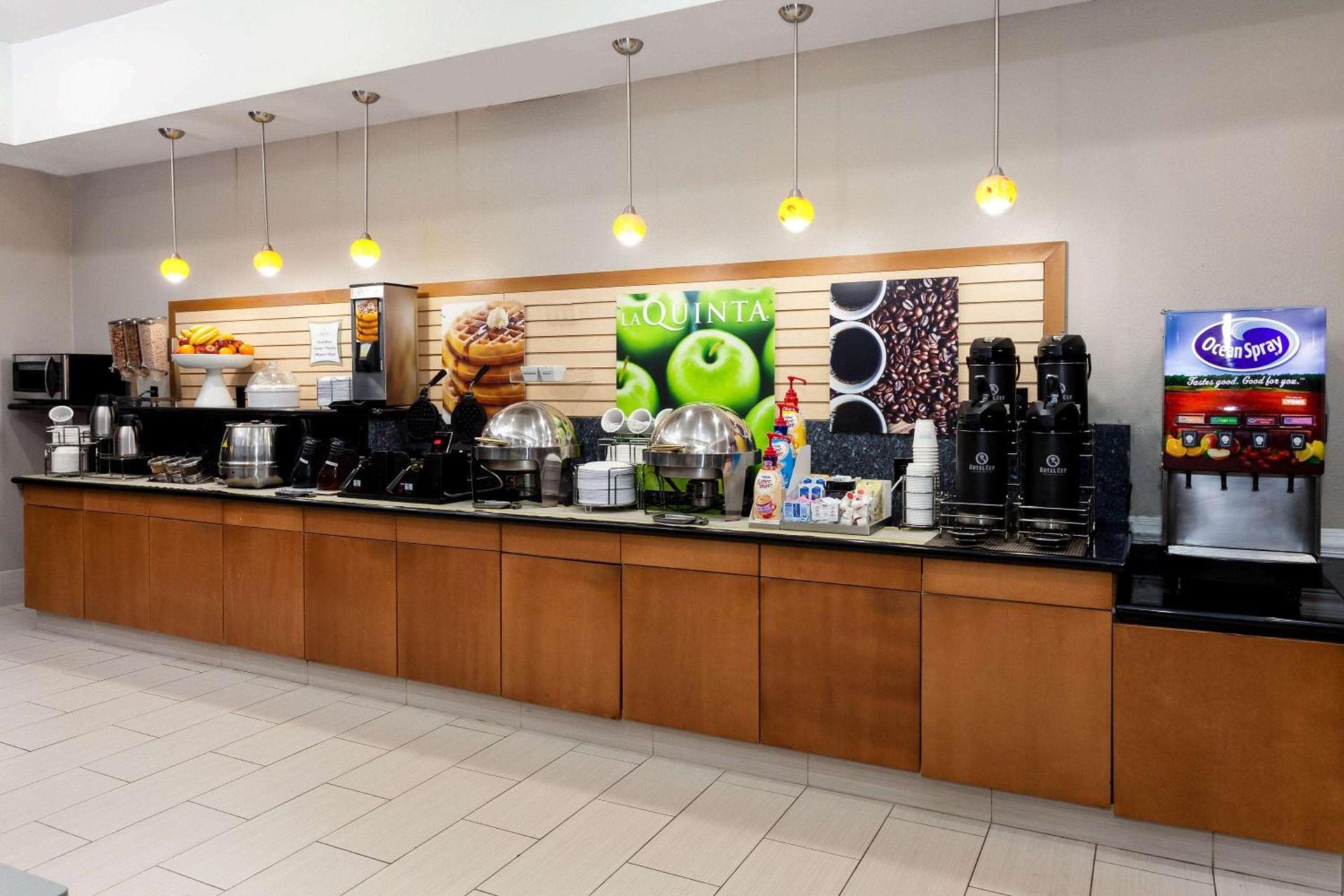 La Quinta by Wyndham Laredo Airport photo 44