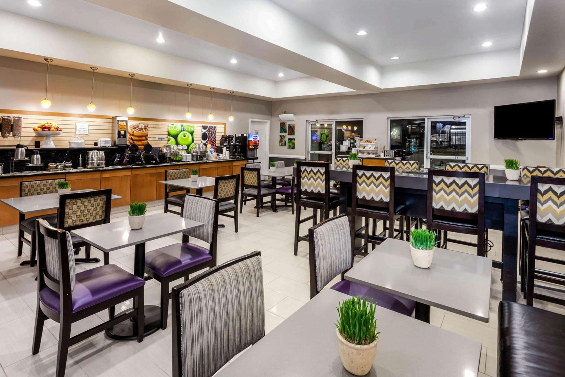 La Quinta by Wyndham Laredo Airport photo 45