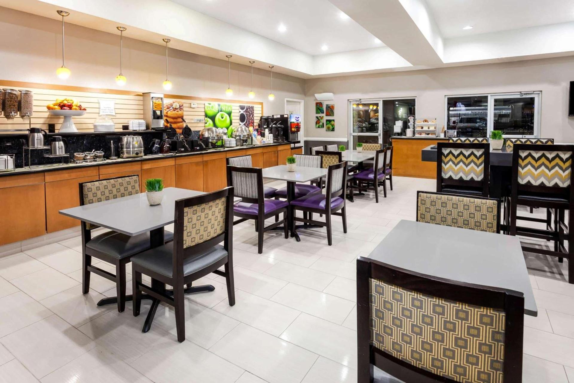 La Quinta by Wyndham Laredo Airport photo 46