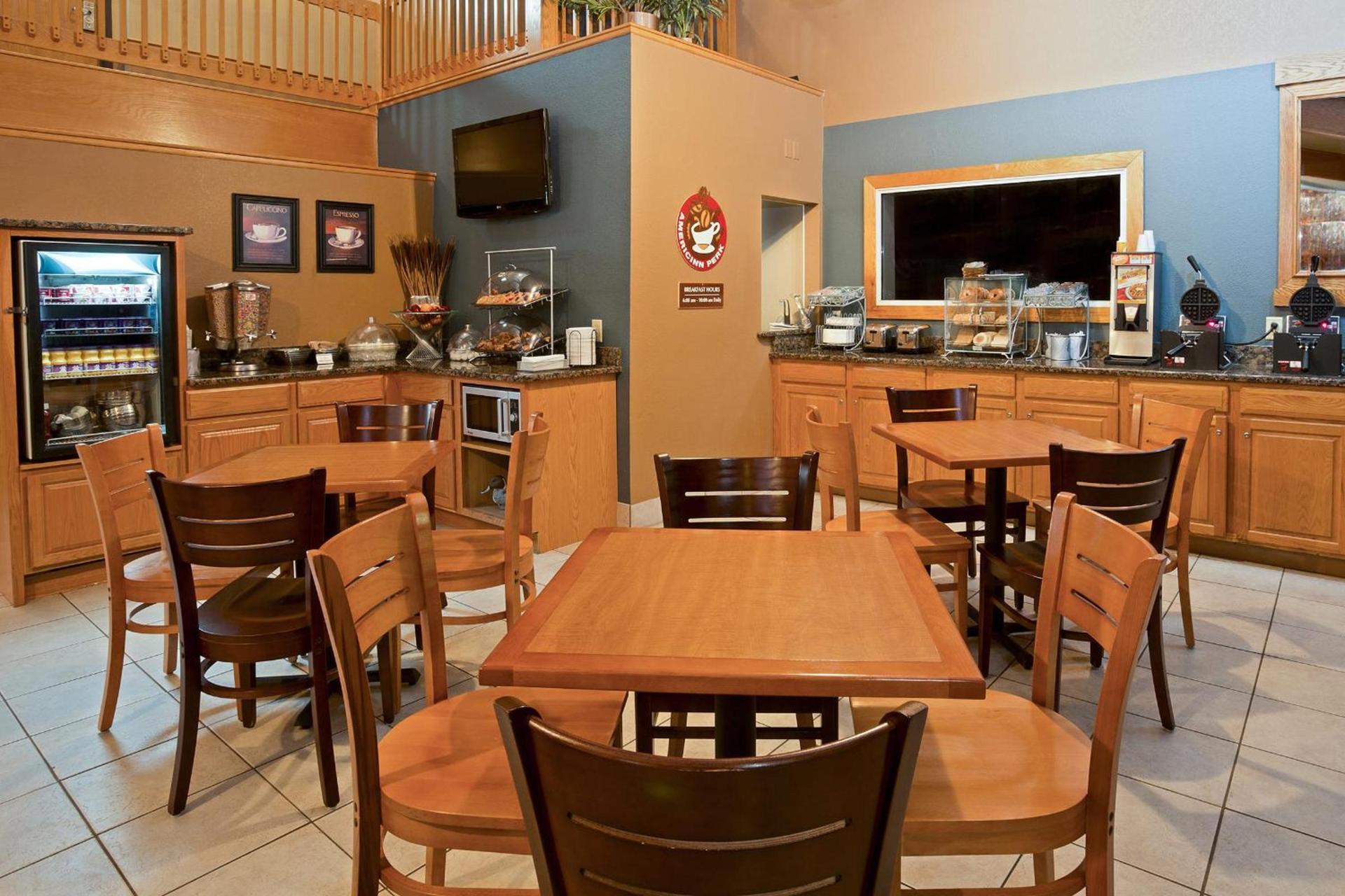 AmericInn by Wyndham Bay City photo 46