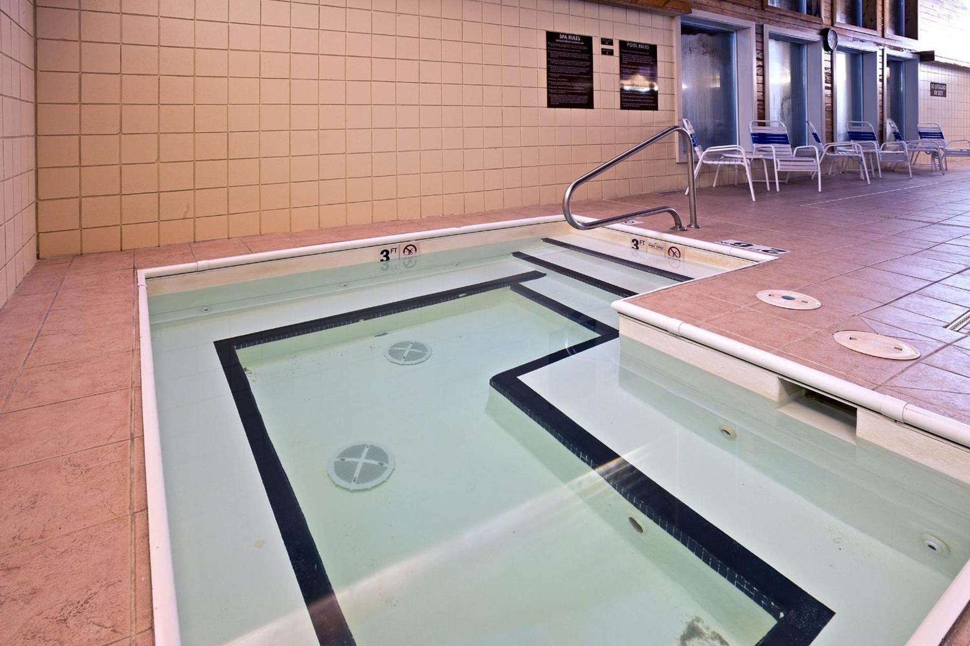 AmericInn by Wyndham Bay City photo 39