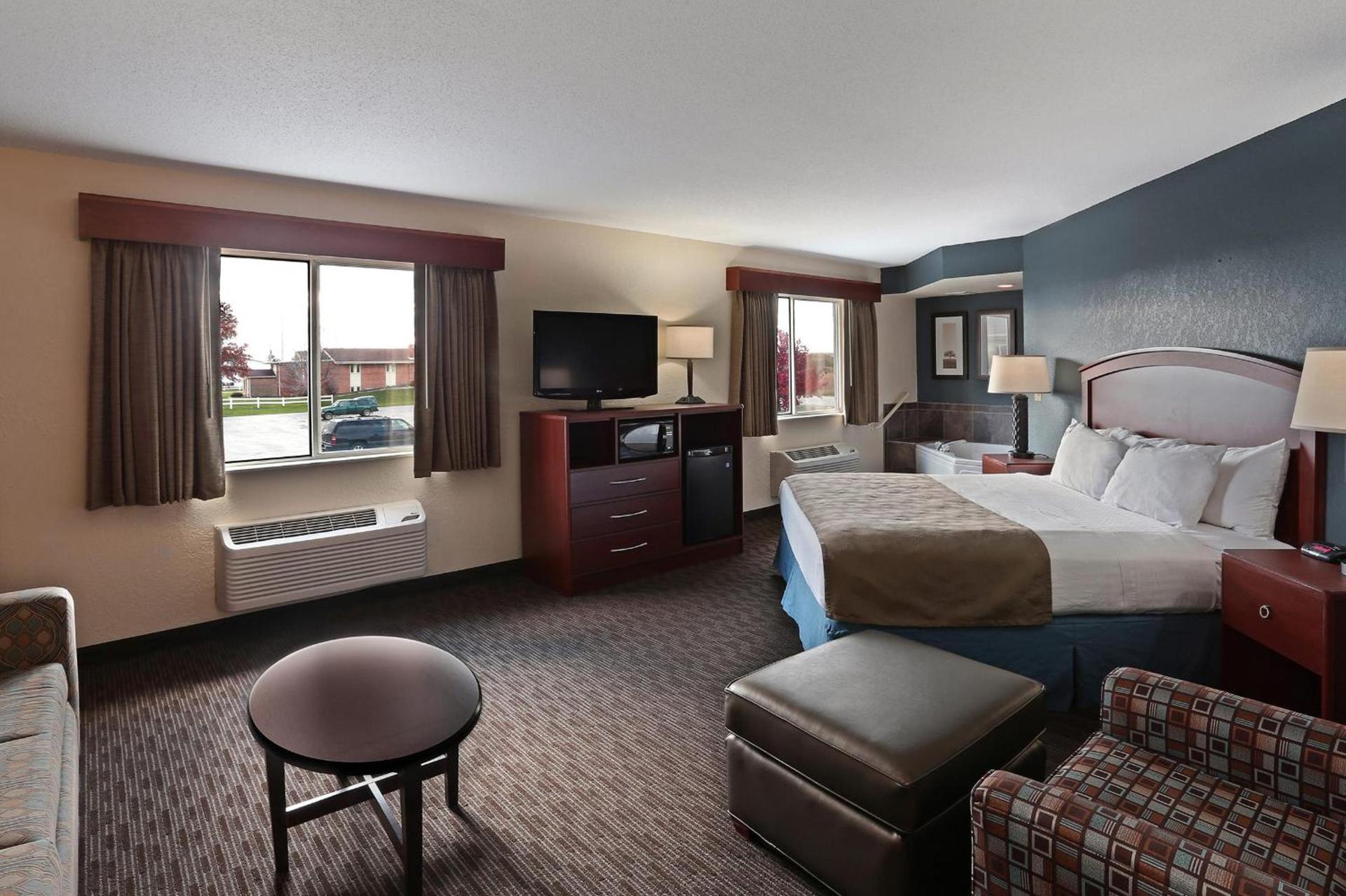 AmericInn by Wyndham Bay City photo 32