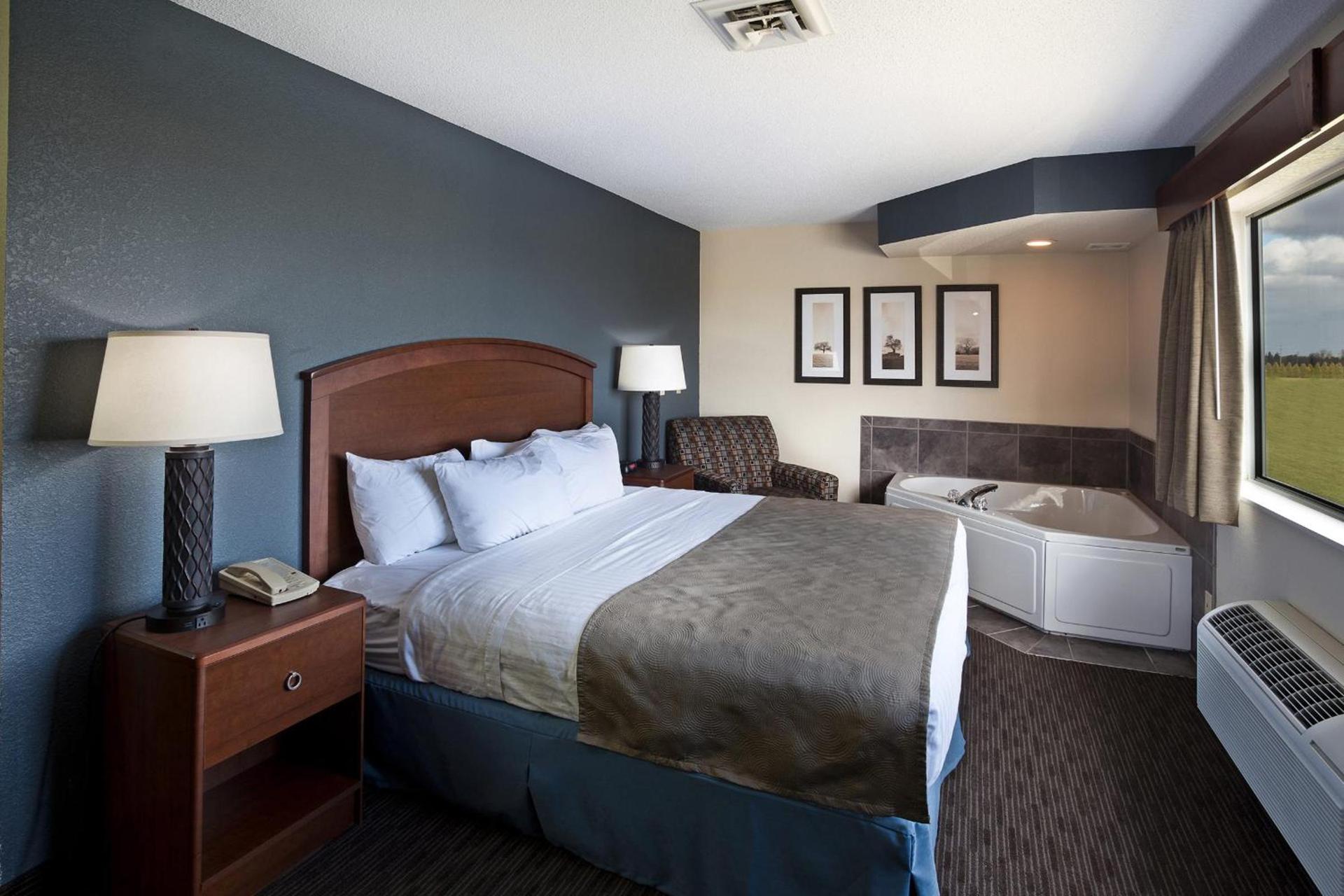 AmericInn by Wyndham Bay City photo 47