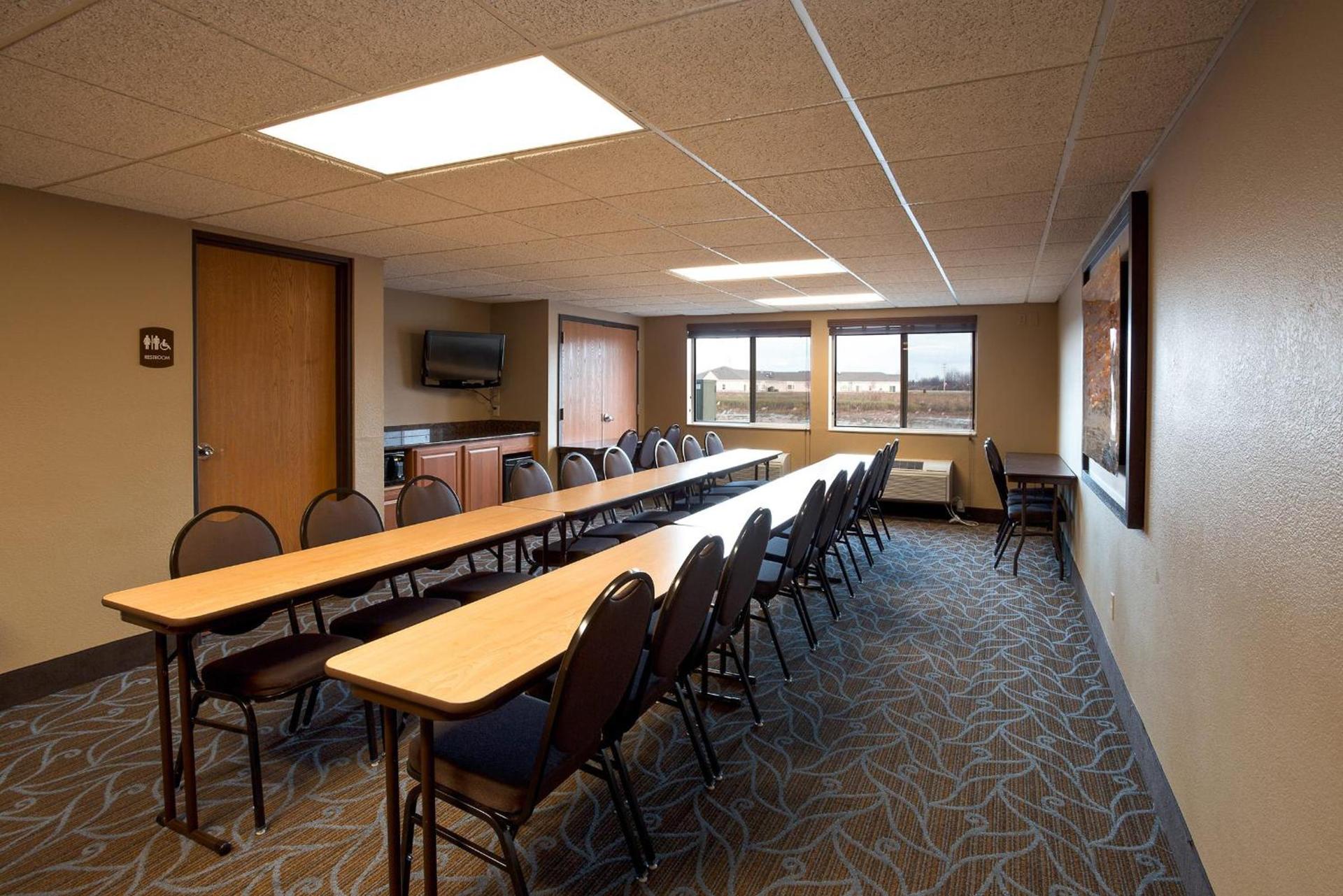 AmericInn by Wyndham Bay City photo 42