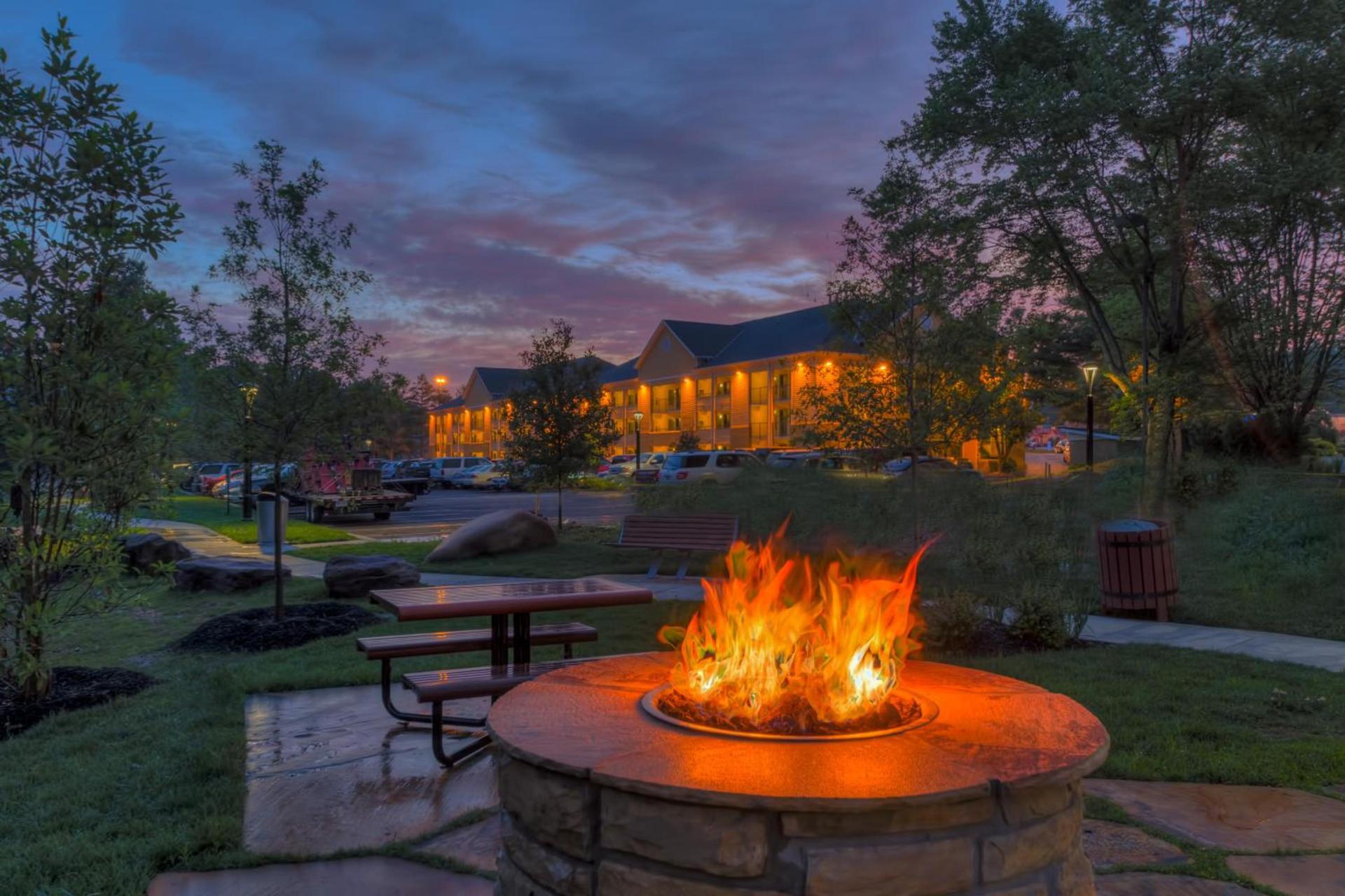 Econo Lodge Pigeon Forge Riverside photo 80