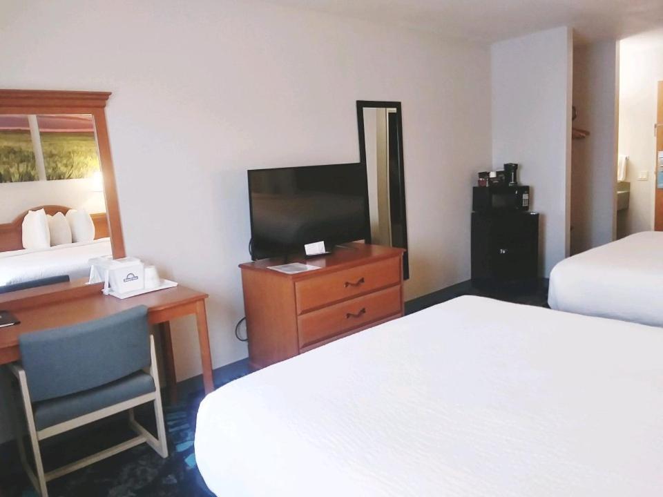 Days Inn by Wyndham Osage Beach Lake of the Ozarks photo 30
