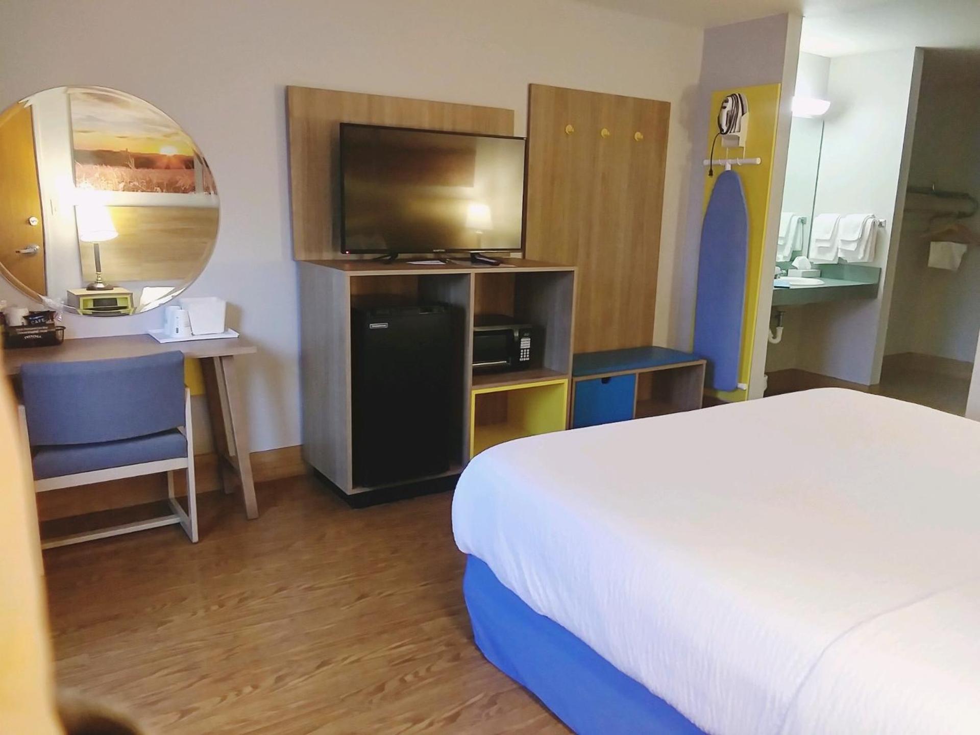 Days Inn by Wyndham Osage Beach Lake of the Ozarks photo 36