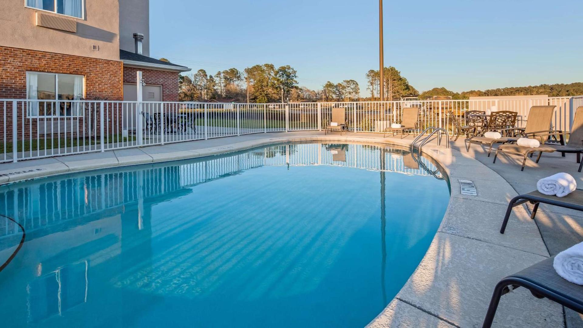 Best Western Dothan Inn & Suites photo 2