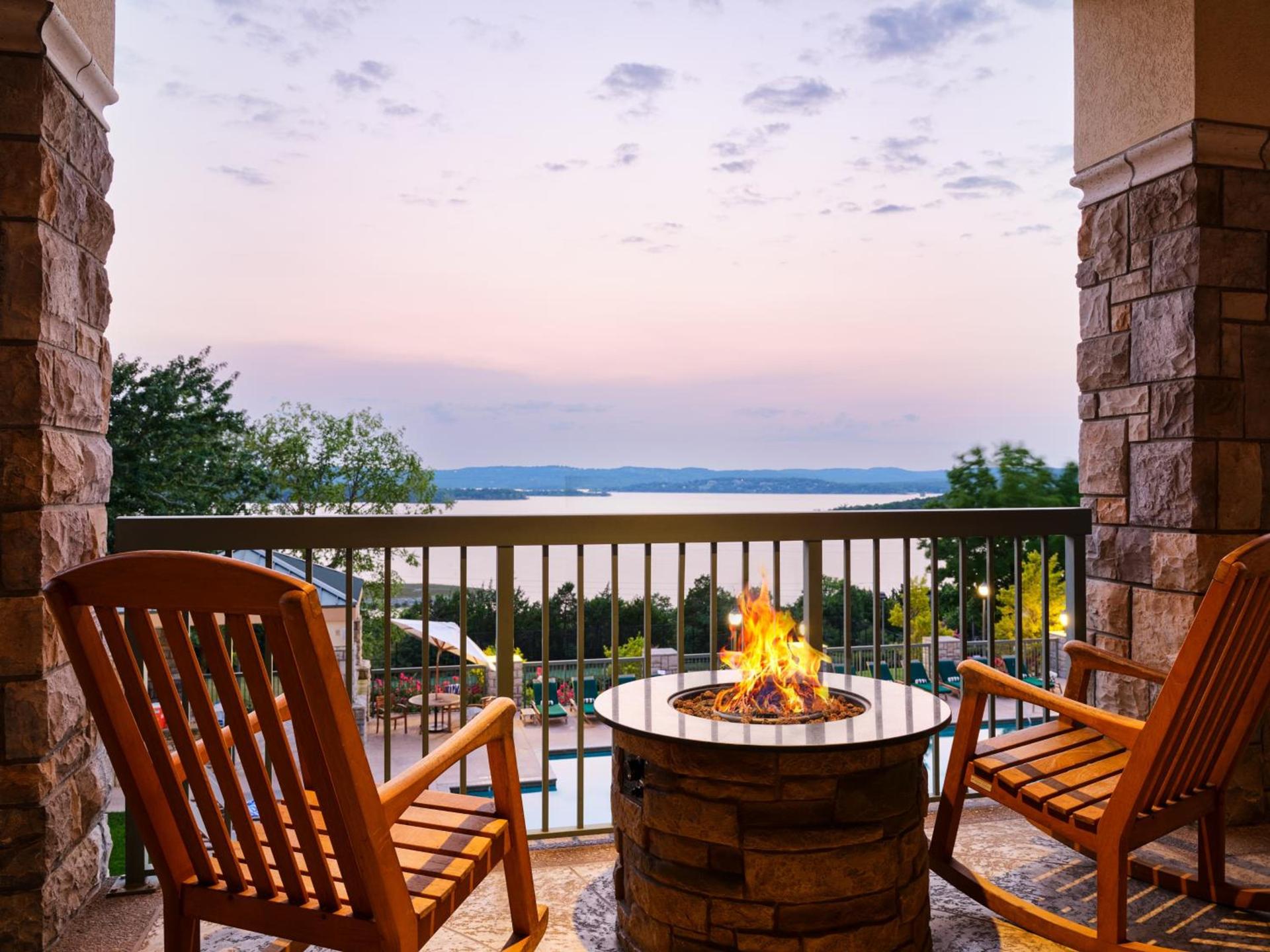 Chateau on the Lake Resort Spa and Convention Center photo 32