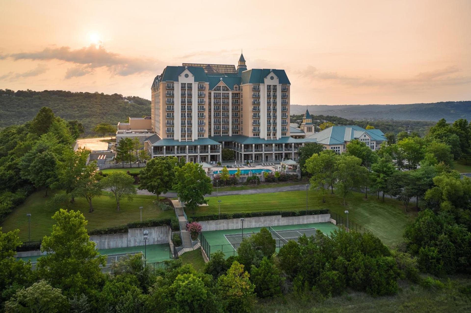 Chateau on the Lake Resort Spa and Convention Center photo 2