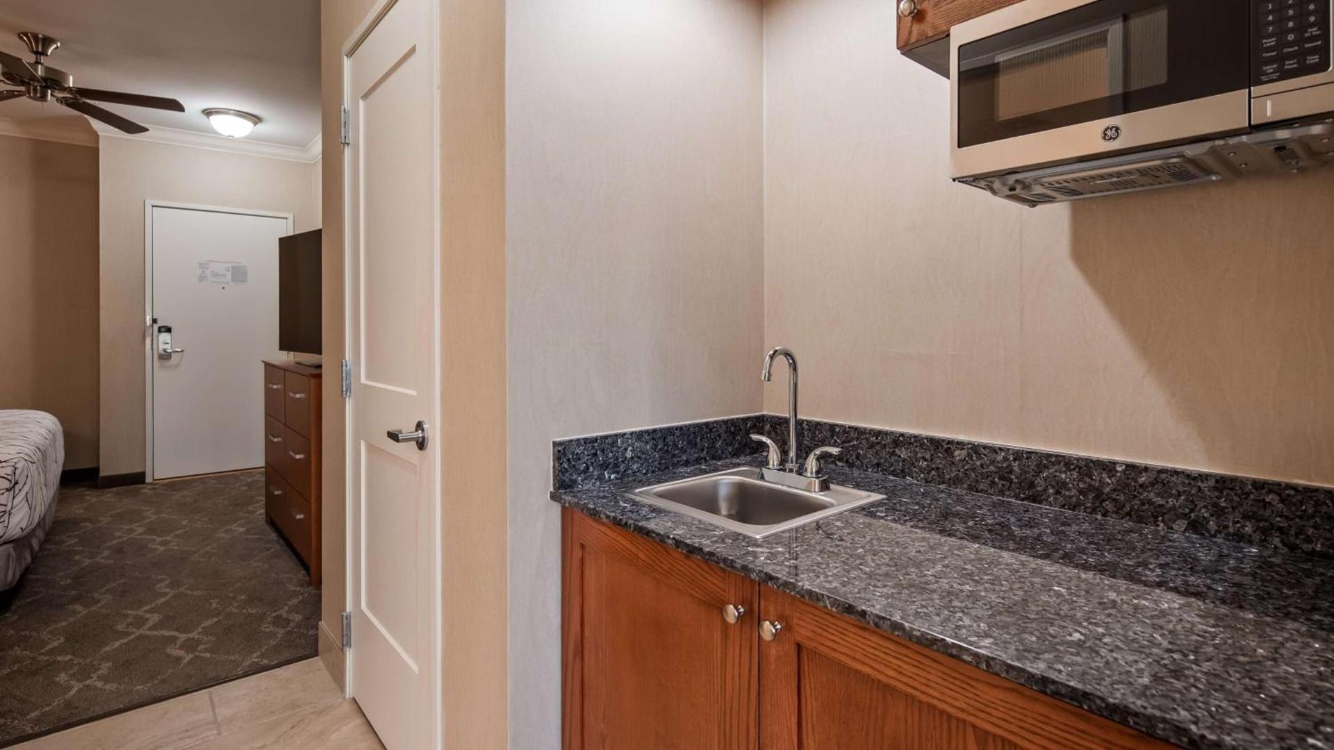Best Western Plus Silver Saddle Inn photo 44