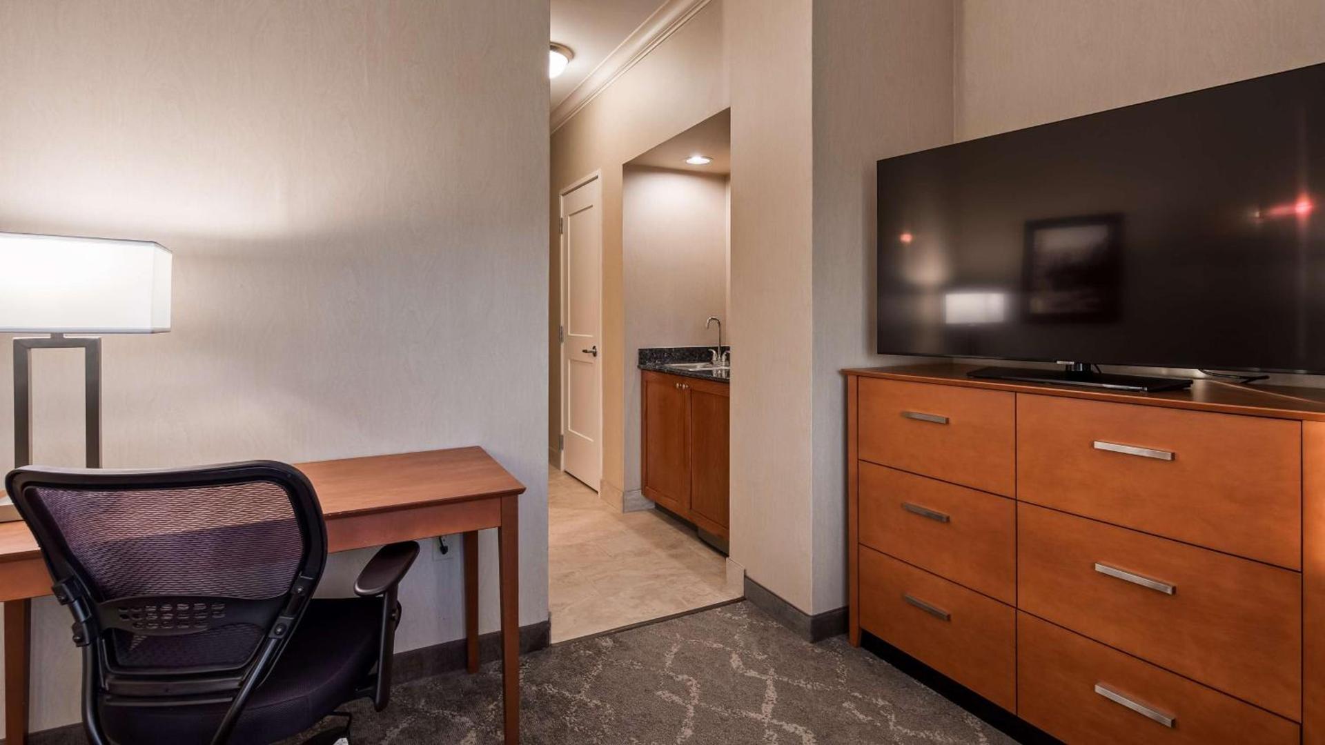 Best Western Plus Silver Saddle Inn photo 46