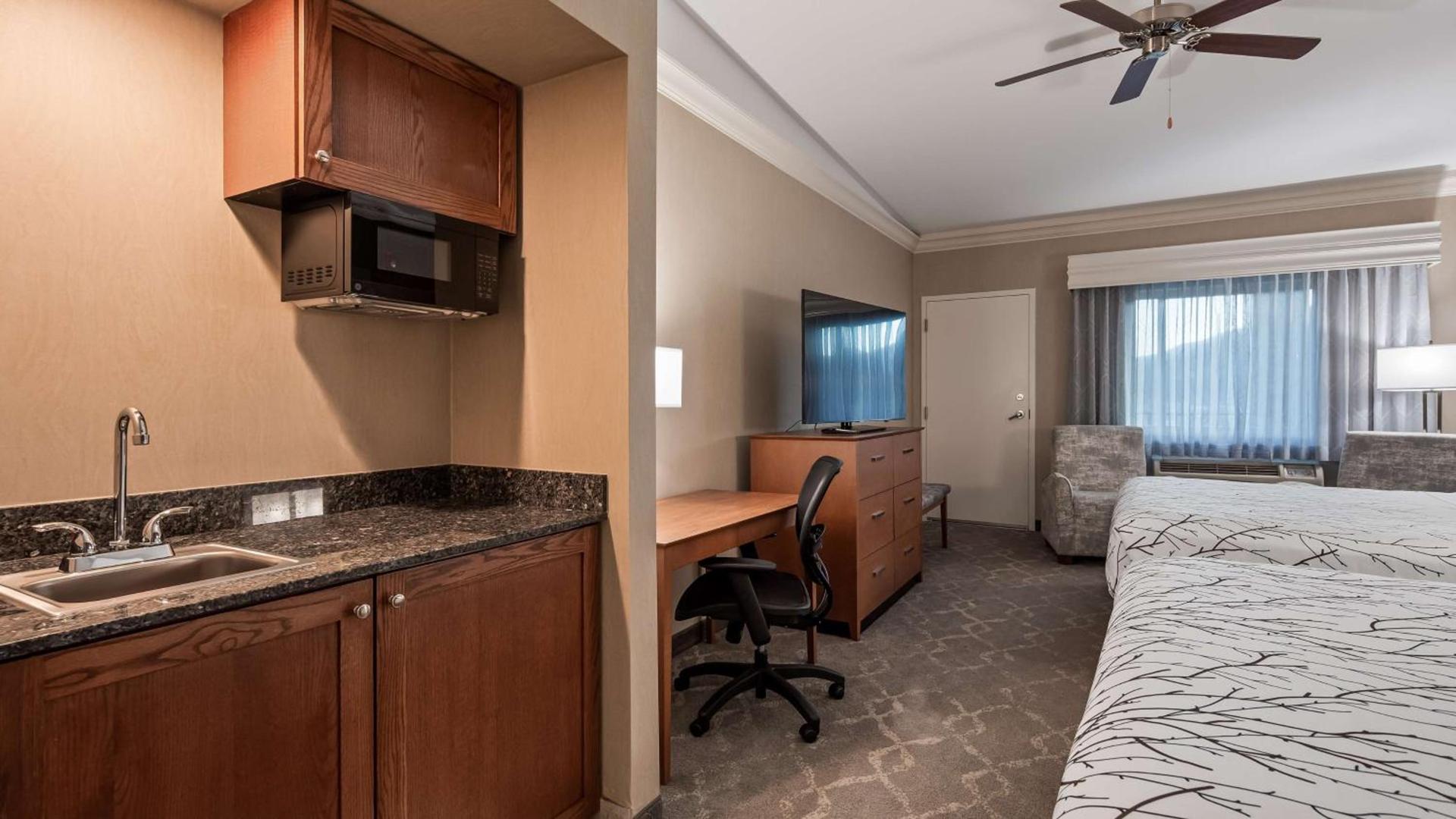 Best Western Plus Silver Saddle Inn photo 23