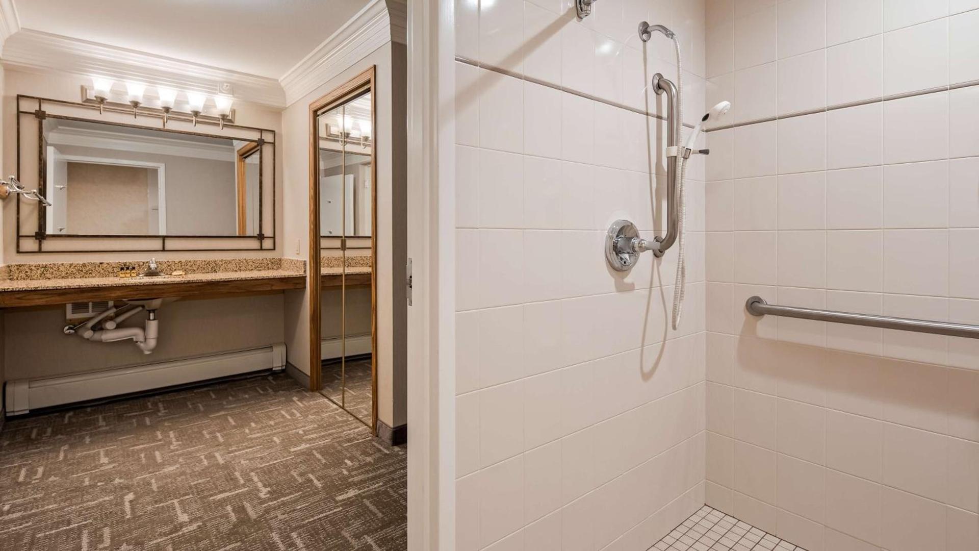 Best Western Plus Silver Saddle Inn photo 20