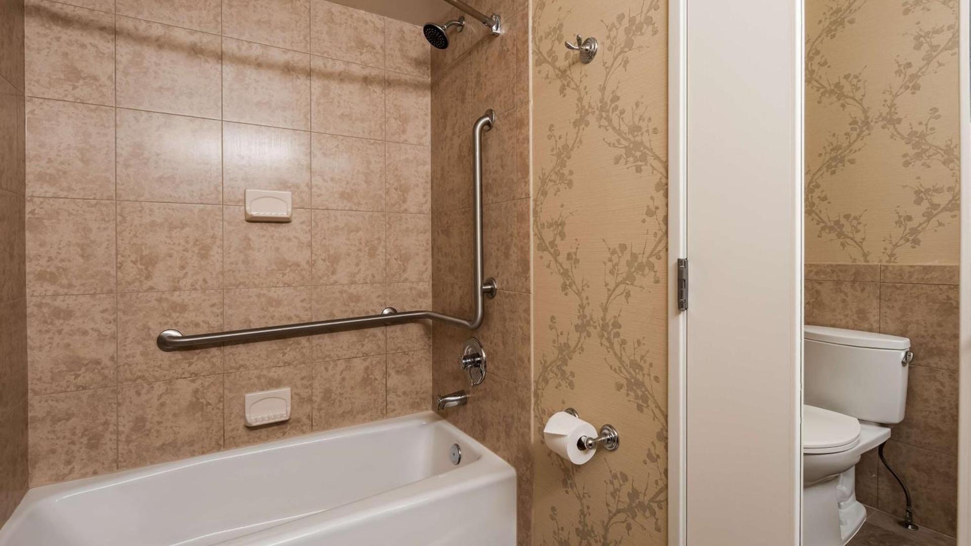 Best Western Plus Silver Saddle Inn photo 25