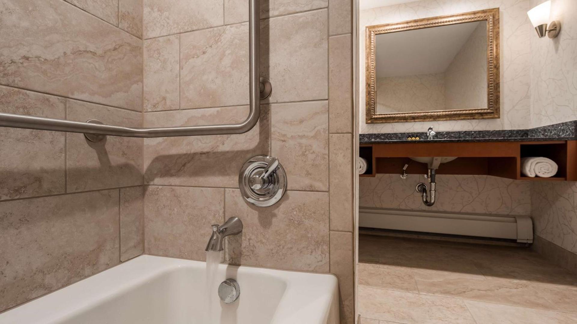 Best Western Plus Silver Saddle Inn photo 2